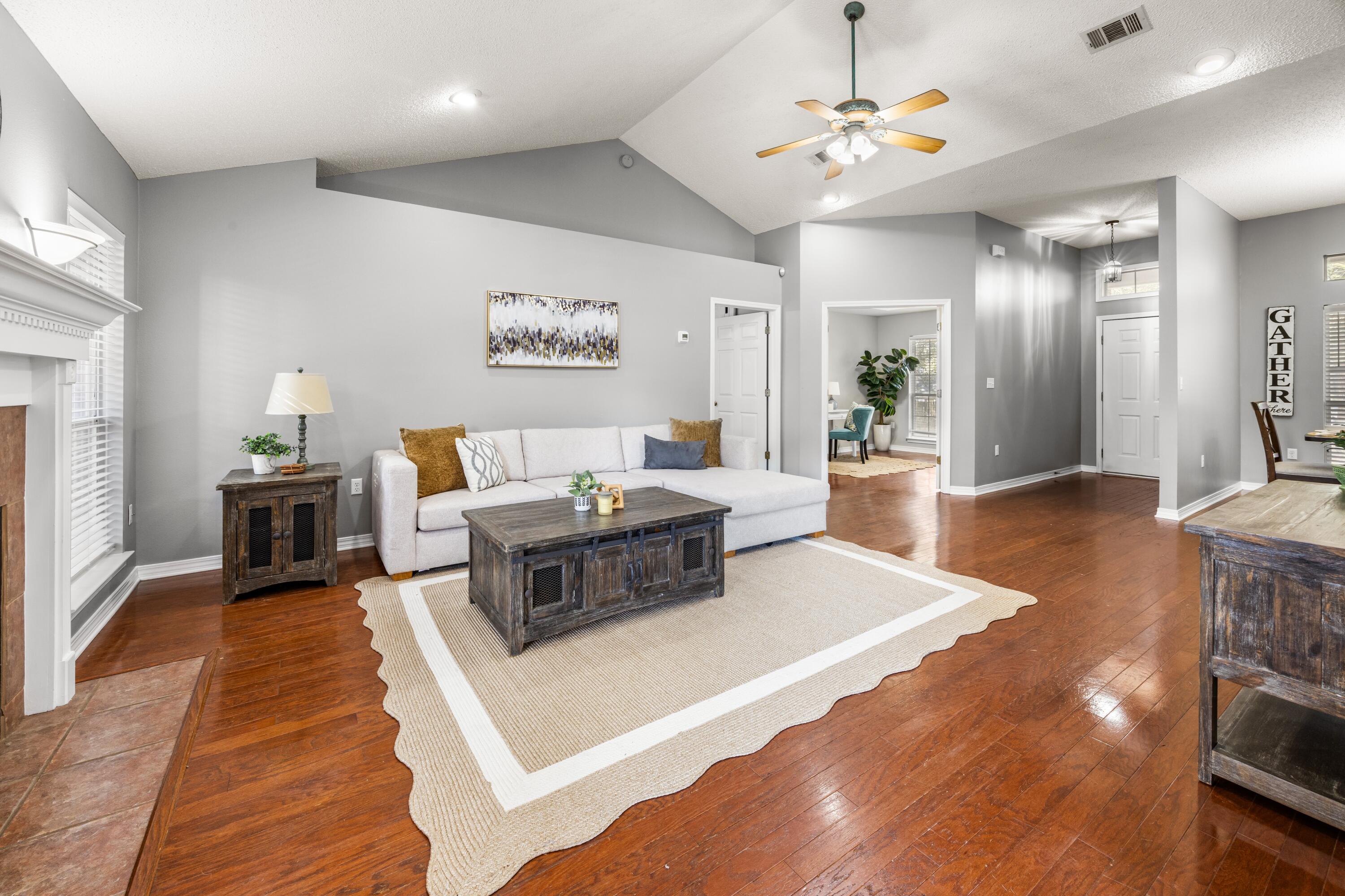 COUNTRY CLUB ESTATES 1 OF CRESTVIEW - Residential