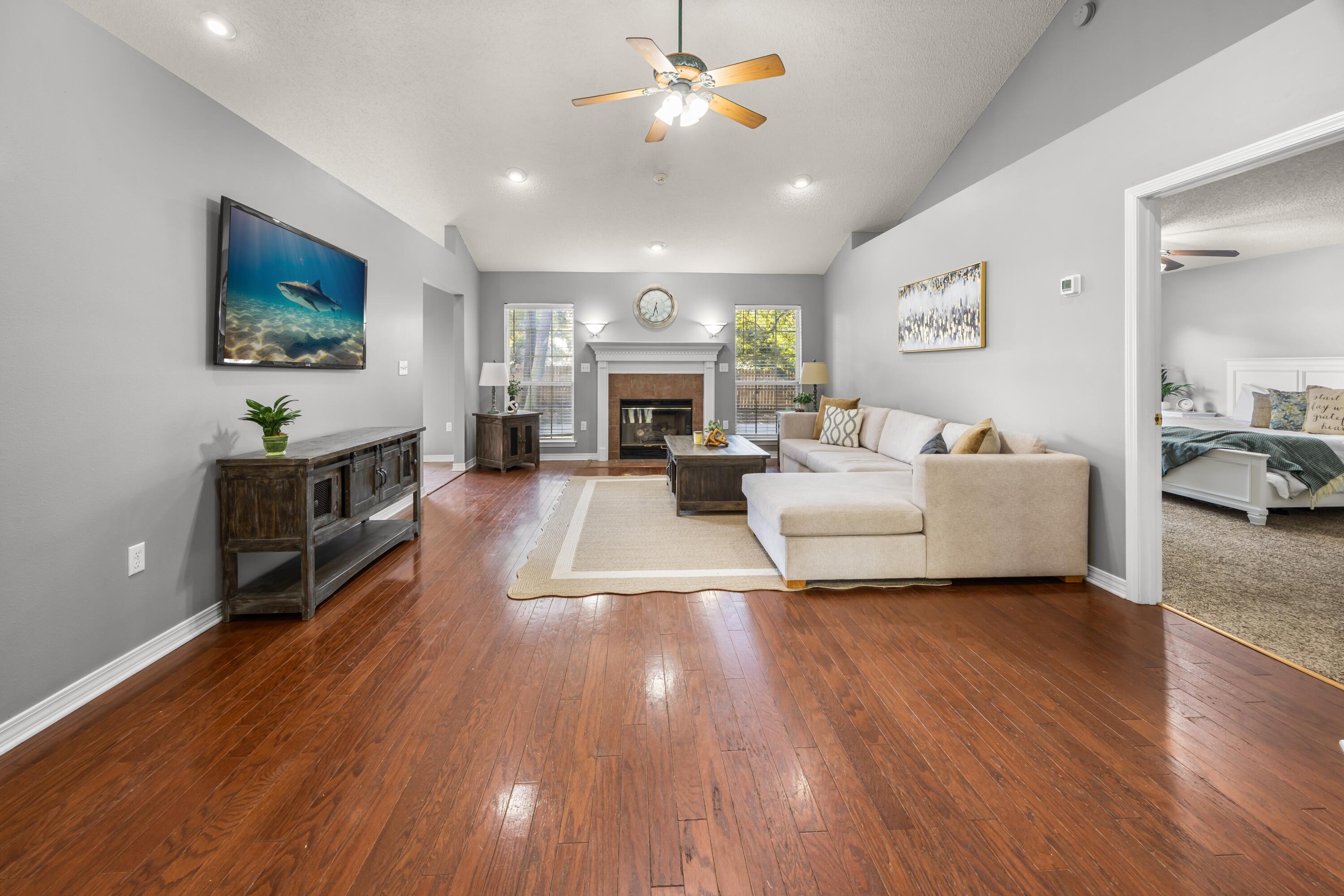 COUNTRY CLUB ESTATES 1 OF CRESTVIEW - Residential