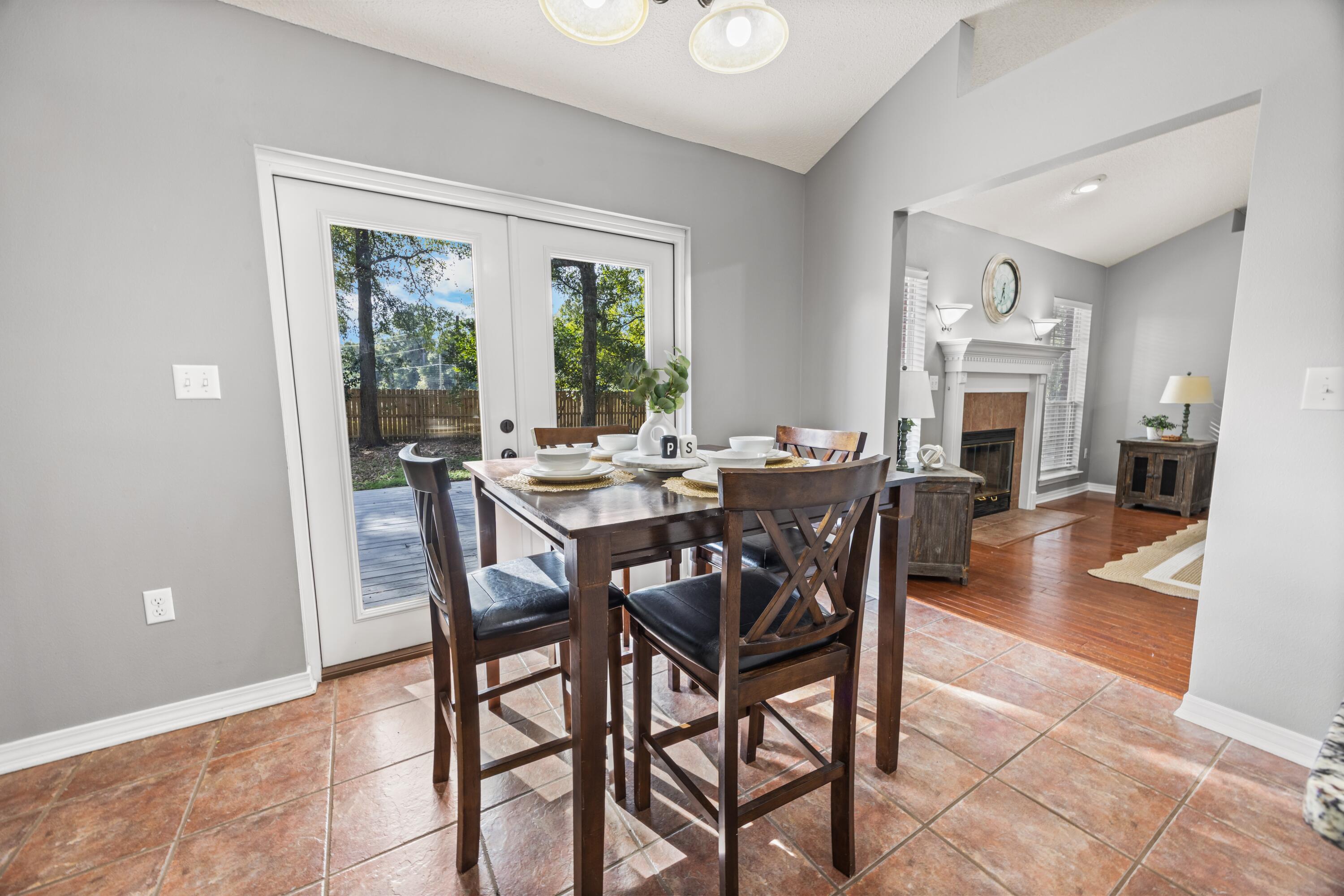 COUNTRY CLUB ESTATES 1 OF CRESTVIEW - Residential