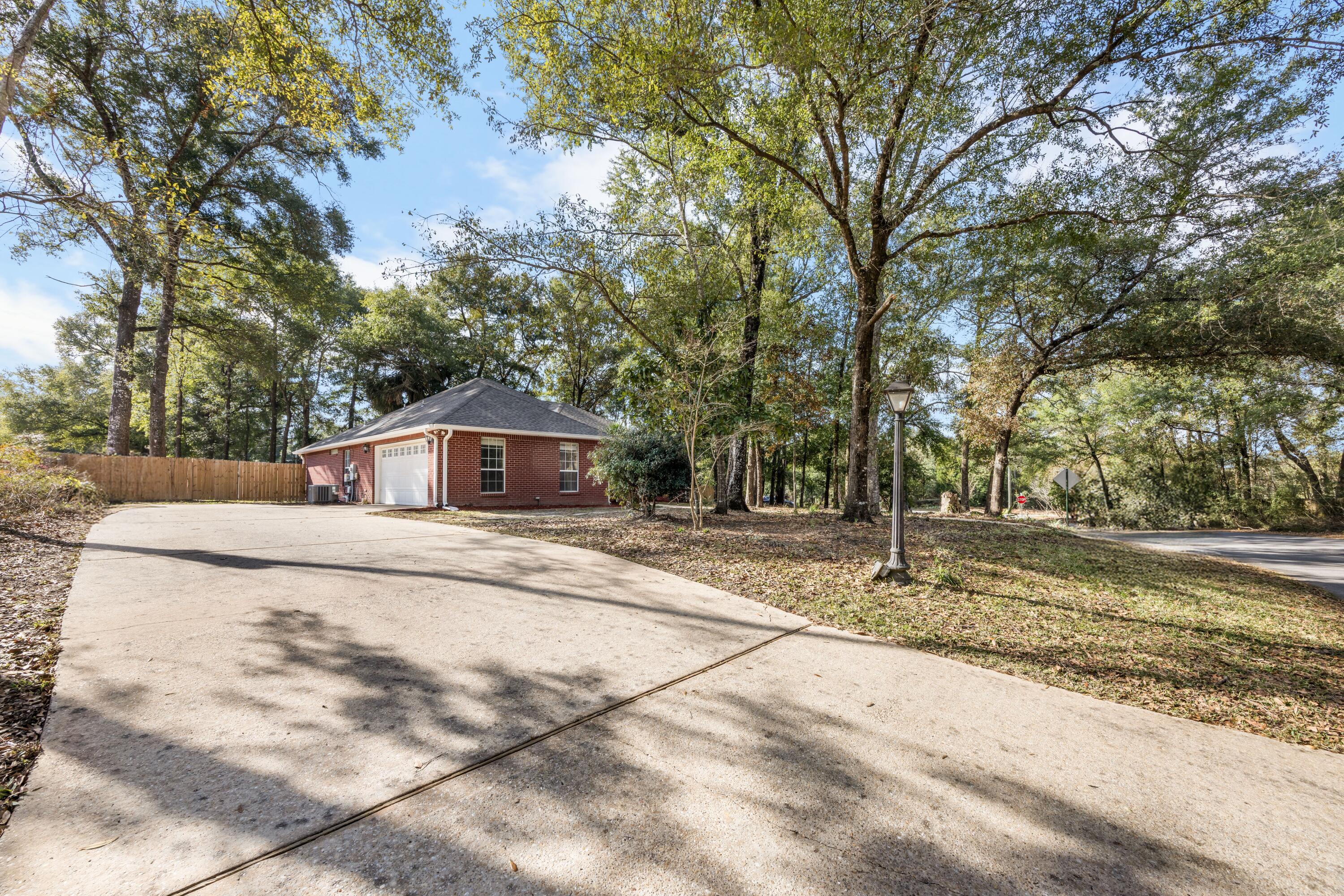 COUNTRY CLUB ESTATES 1 OF CRESTVIEW - Residential