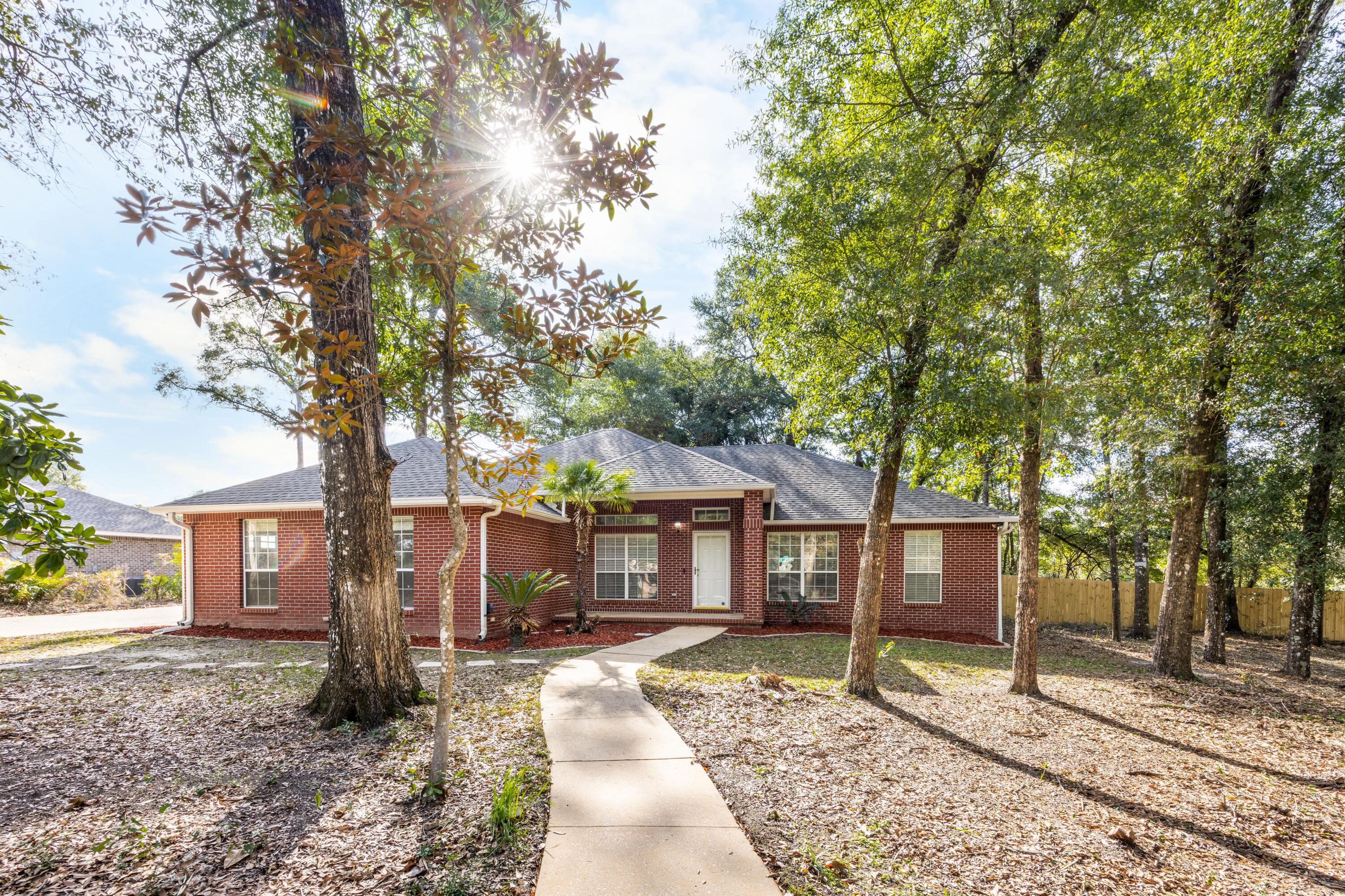 COUNTRY CLUB ESTATES 1 OF CRESTVIEW - Residential