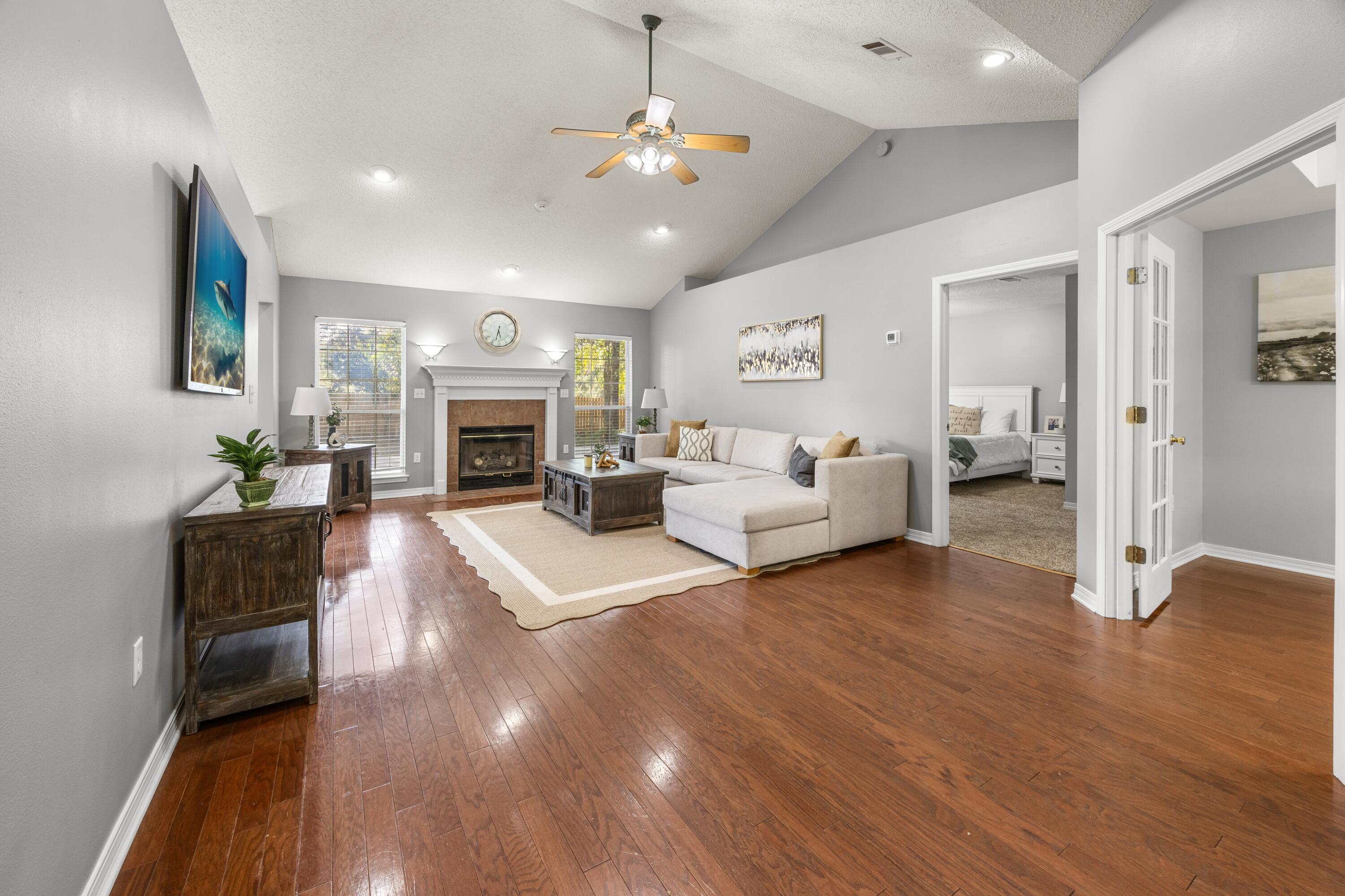 COUNTRY CLUB ESTATES 1 OF CRESTVIEW - Residential