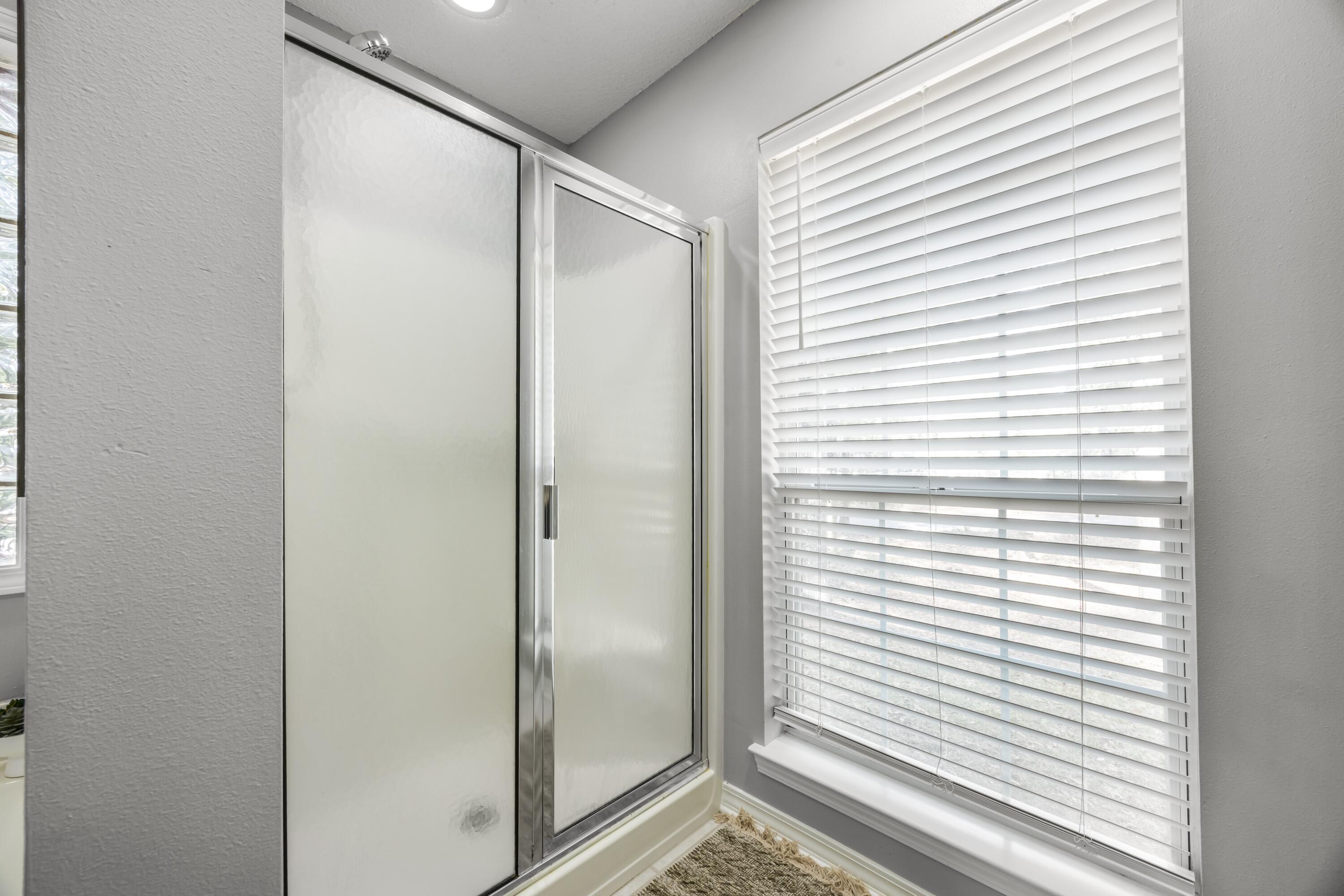 COUNTRY CLUB ESTATES 1 OF CRESTVIEW - Residential