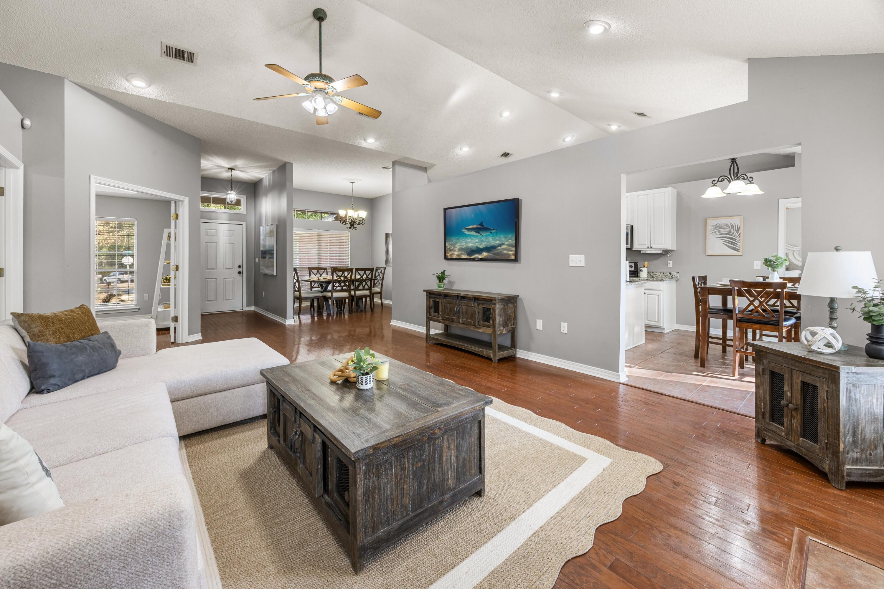 COUNTRY CLUB ESTATES 1 OF CRESTVIEW - Residential