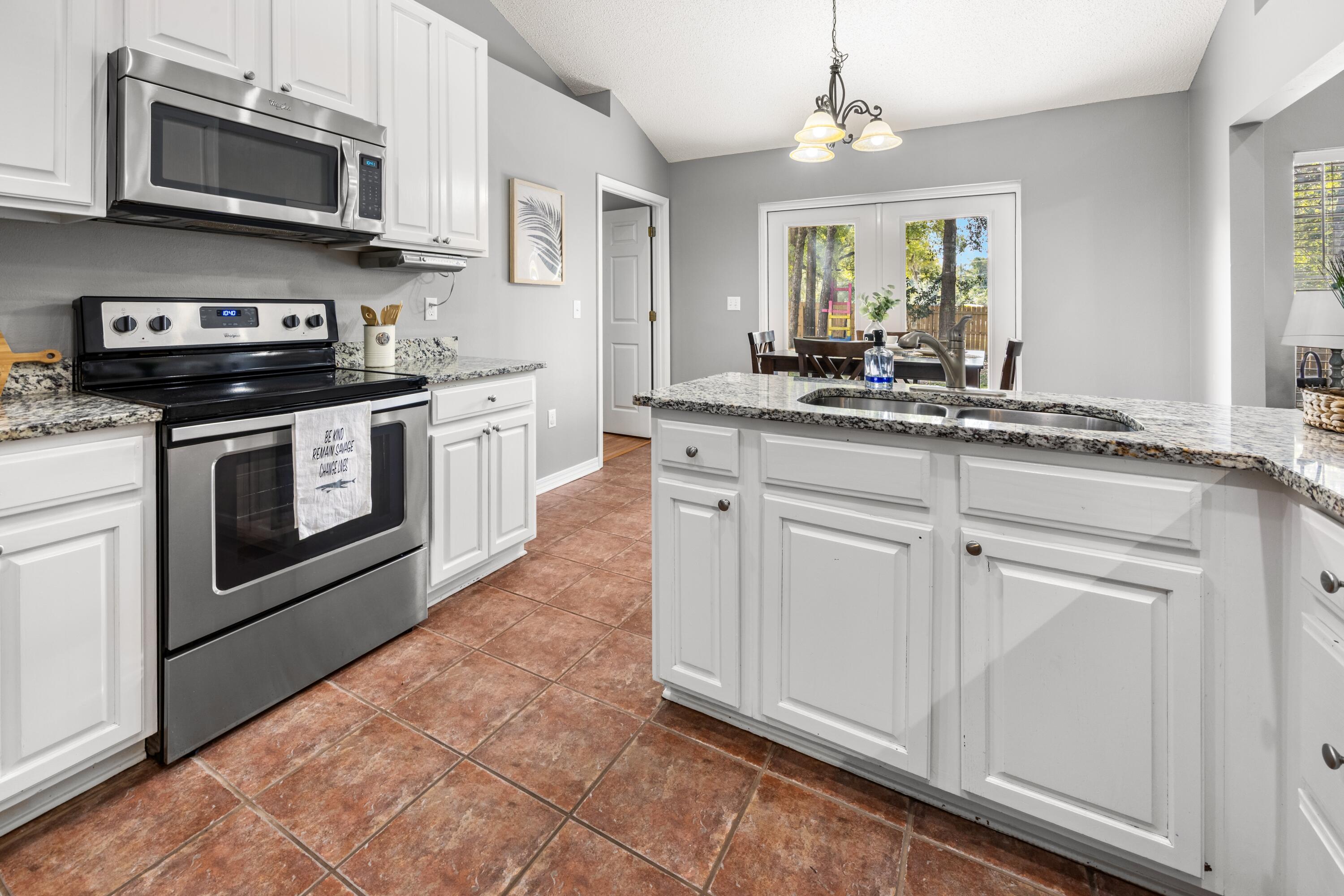 COUNTRY CLUB ESTATES 1 OF CRESTVIEW - Residential