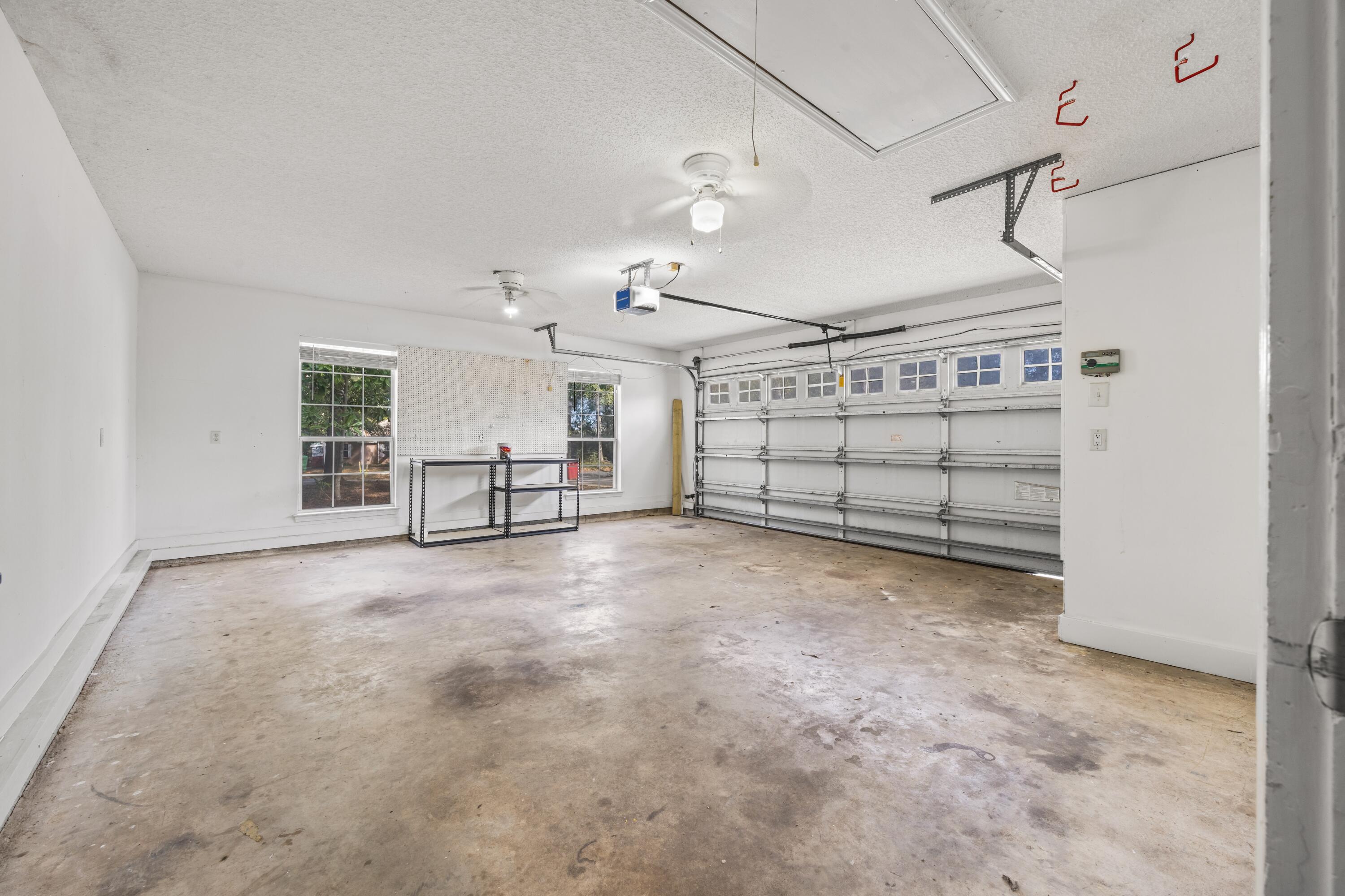 COUNTRY CLUB ESTATES 1 OF CRESTVIEW - Residential