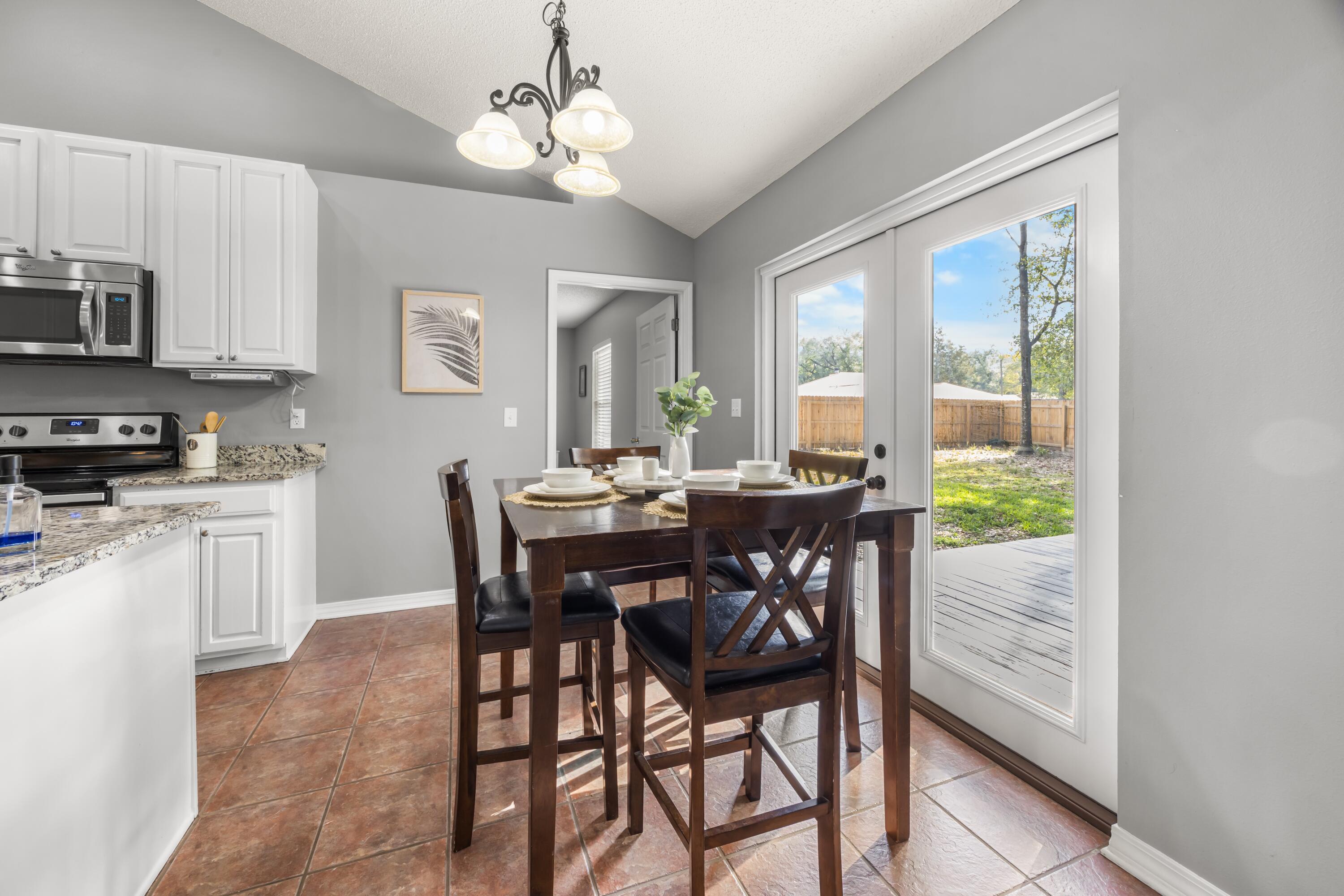 COUNTRY CLUB ESTATES 1 OF CRESTVIEW - Residential