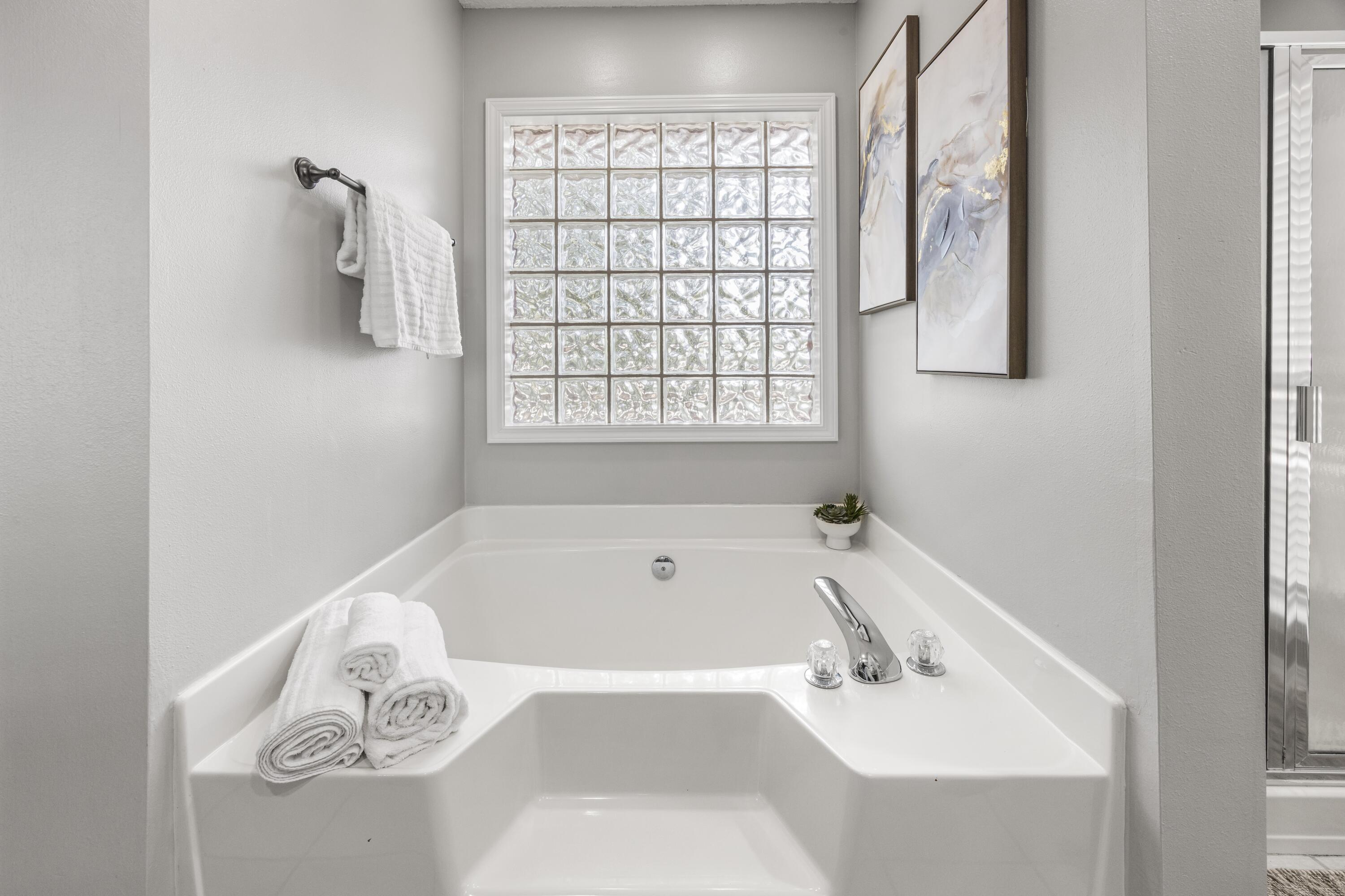 COUNTRY CLUB ESTATES 1 OF CRESTVIEW - Residential