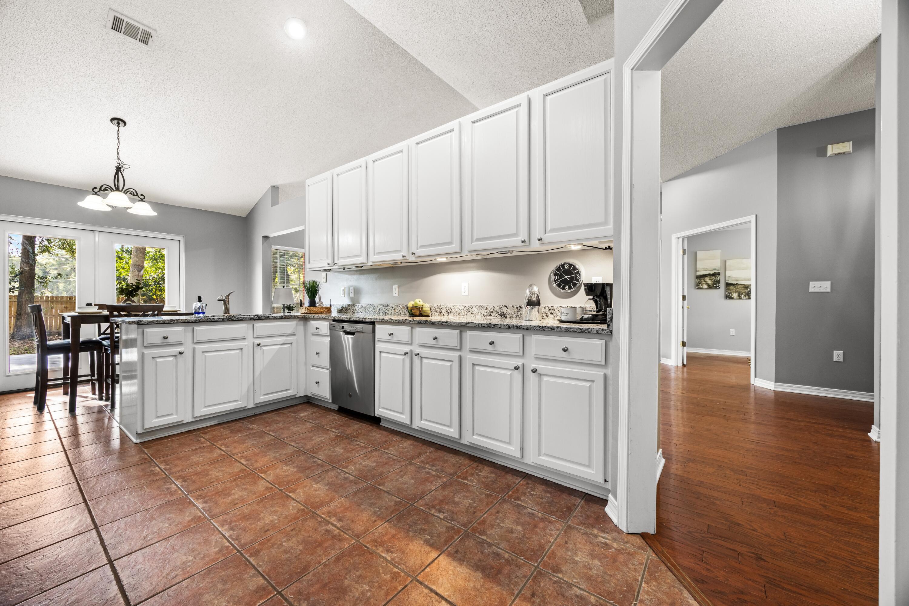 COUNTRY CLUB ESTATES 1 OF CRESTVIEW - Residential