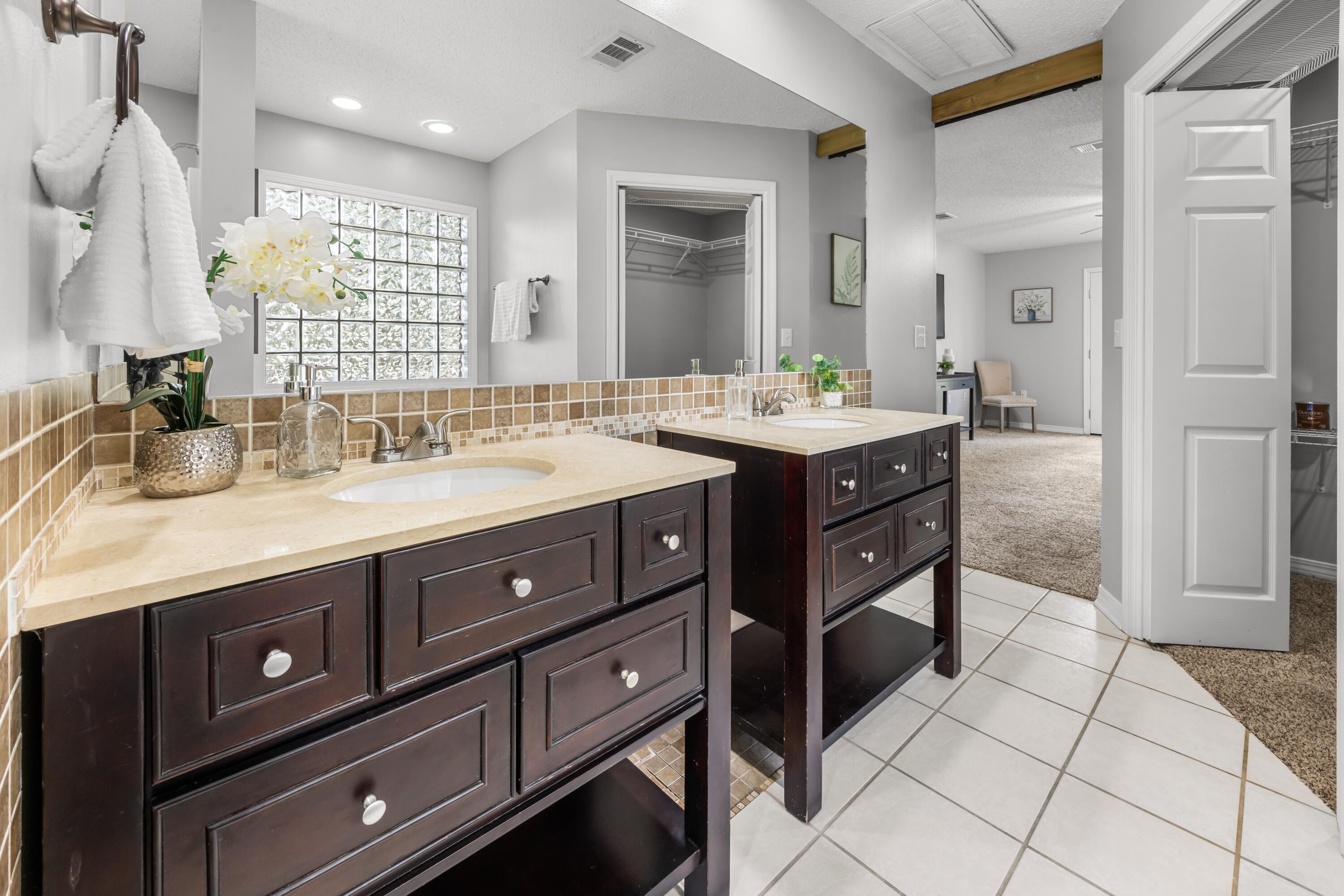 COUNTRY CLUB ESTATES 1 OF CRESTVIEW - Residential