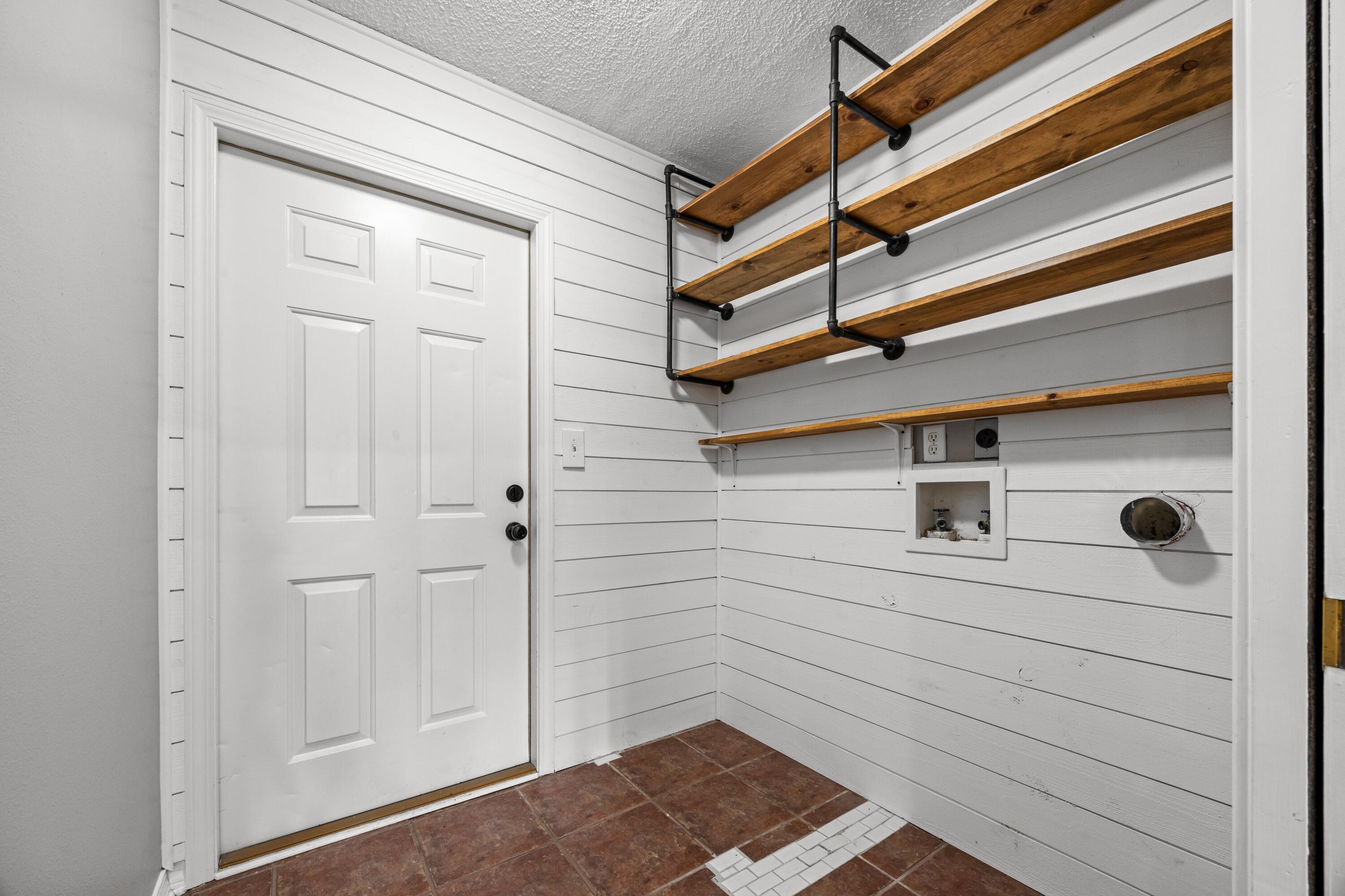 COUNTRY CLUB ESTATES 1 OF CRESTVIEW - Residential