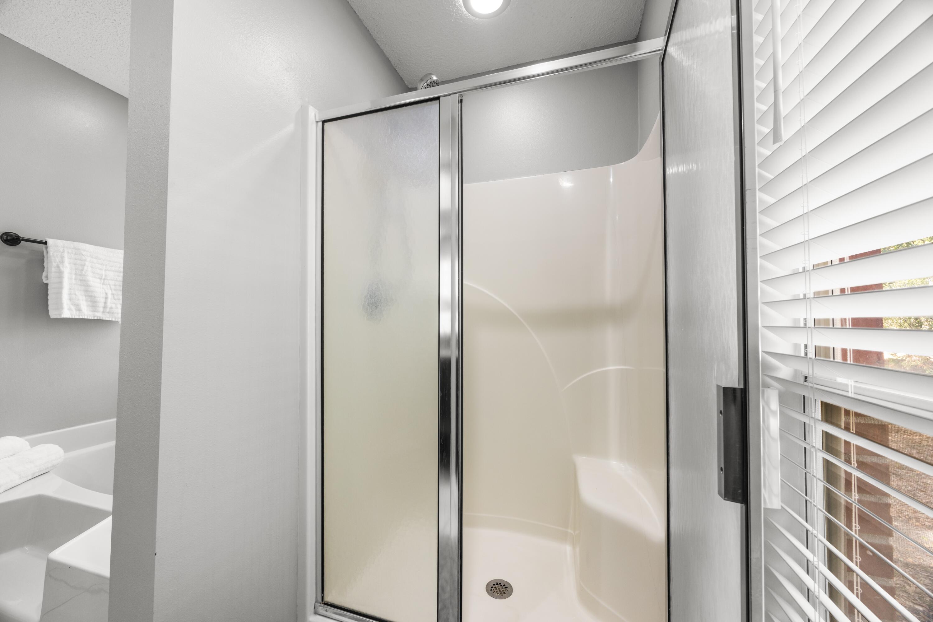 COUNTRY CLUB ESTATES 1 OF CRESTVIEW - Residential