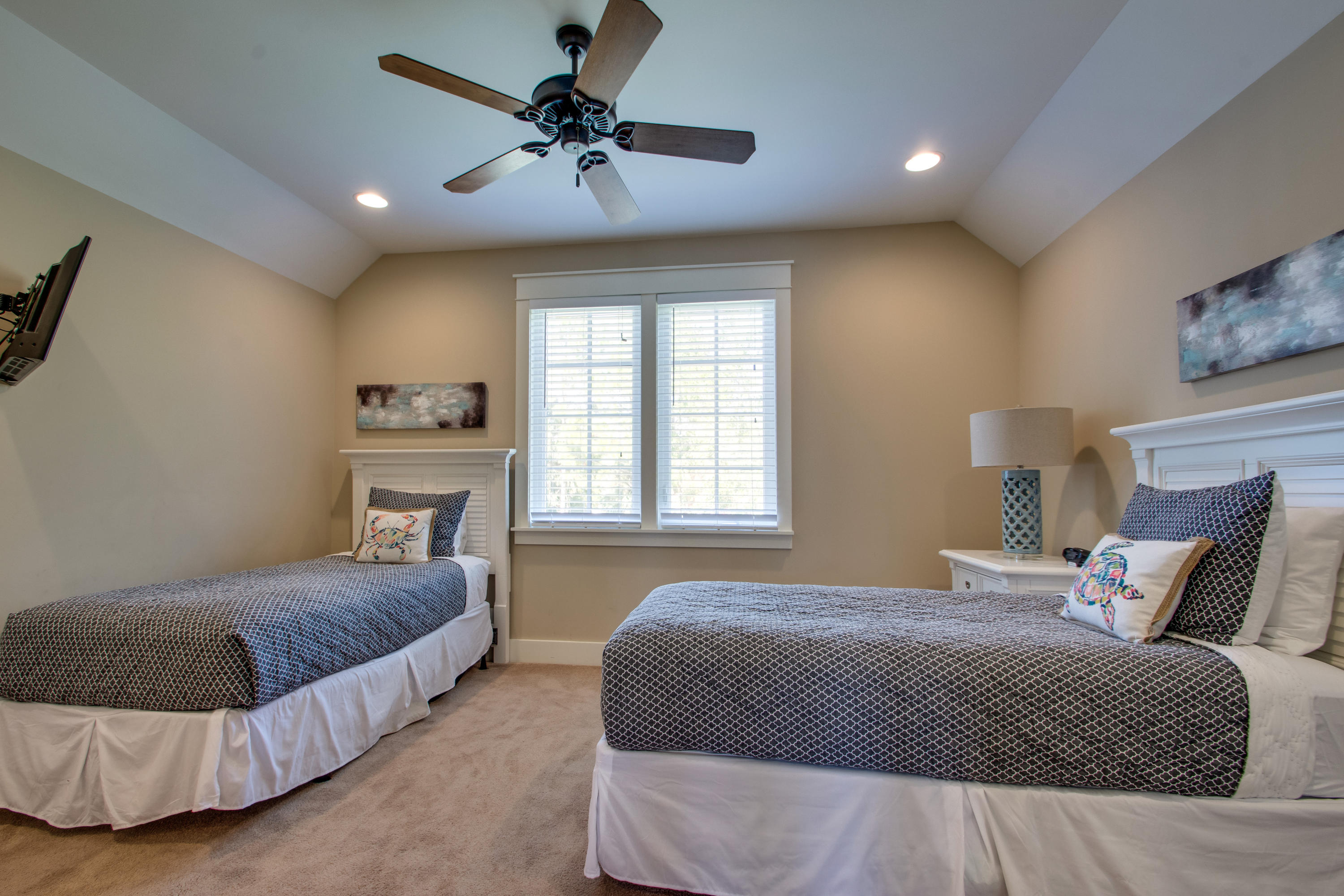 BUNGALOS AT SANDESTIN - Residential