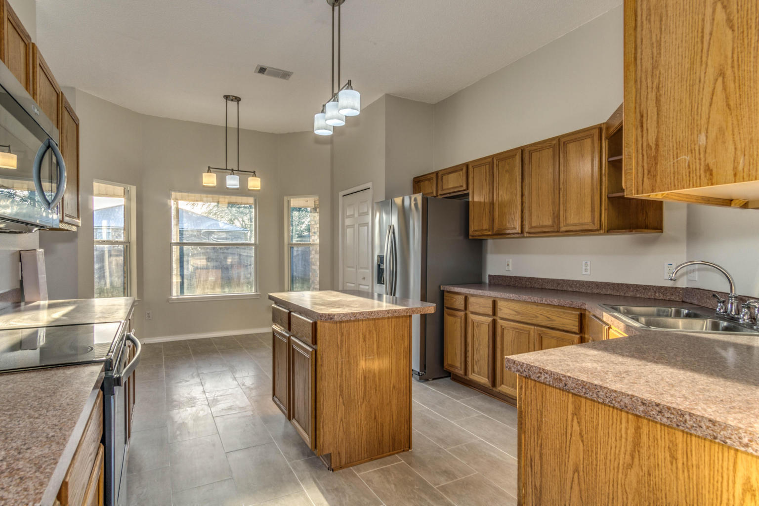 COUNTRYVIEW ESTATES 9TH ADDN - Residential Lease