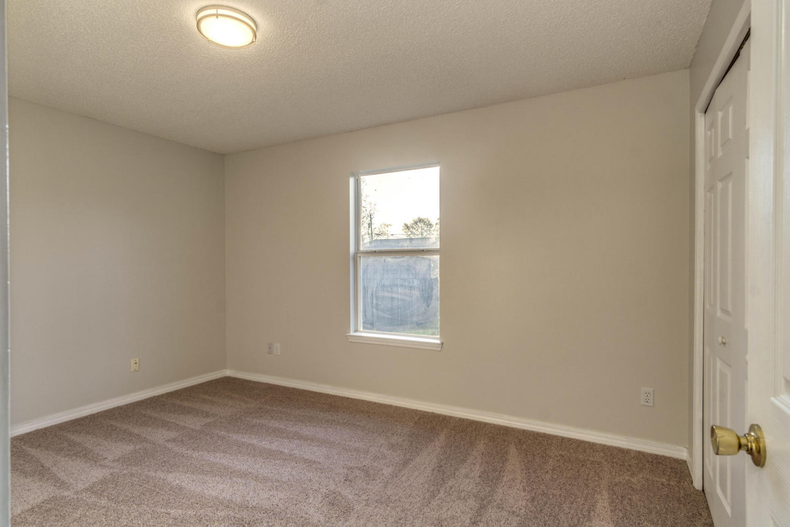 COUNTRYVIEW ESTATES 9TH ADDN - Residential Lease