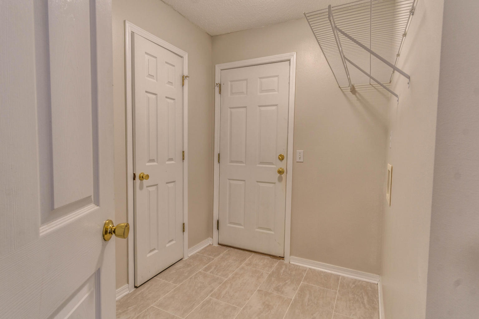 COUNTRYVIEW ESTATES 9TH ADDN - Residential Lease