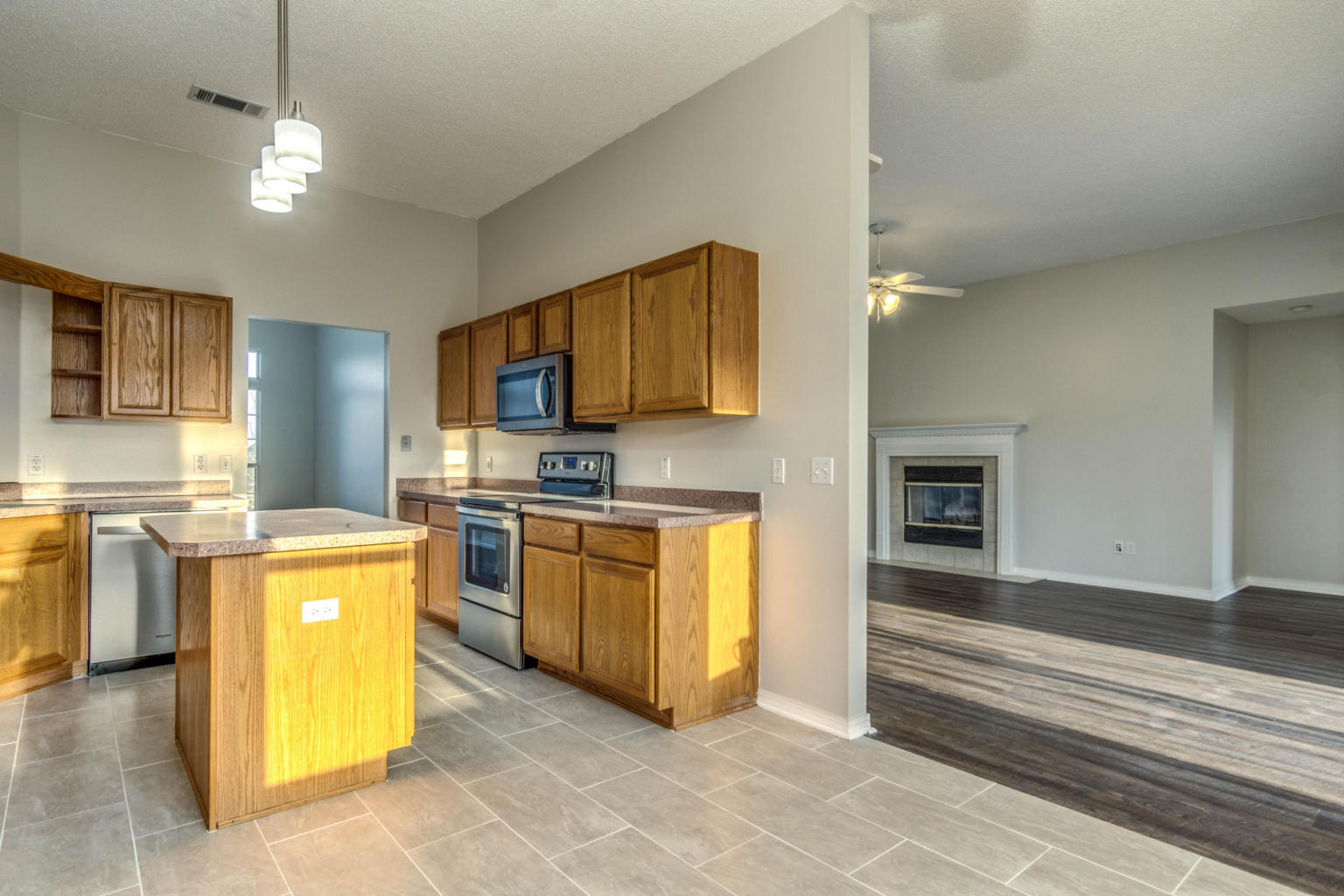 COUNTRYVIEW ESTATES 9TH ADDN - Residential Lease