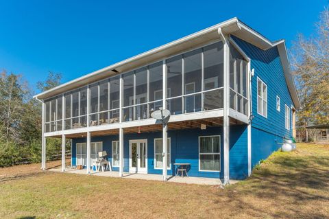 A home in DeFuniak Springs