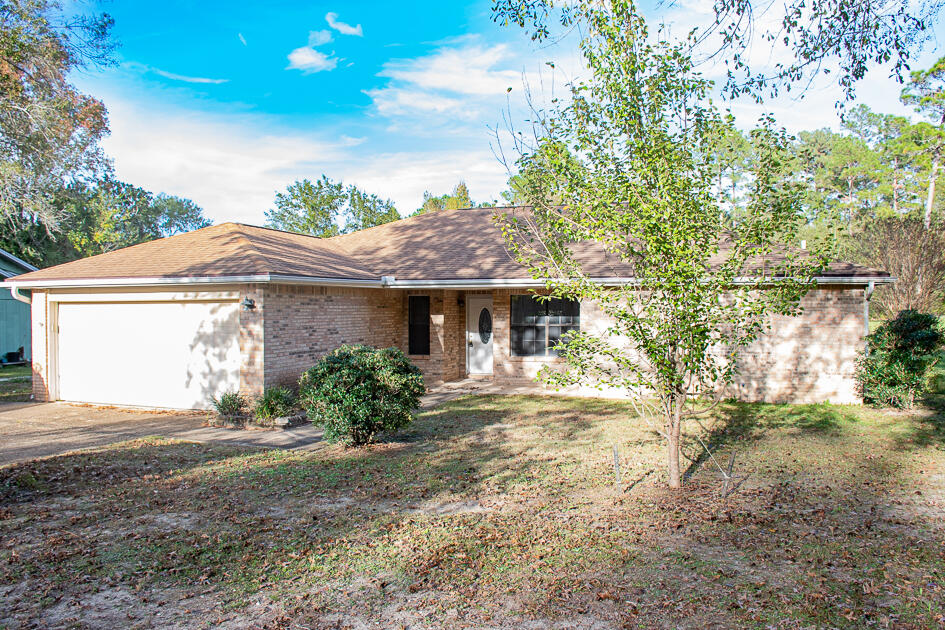 COUNTRY CLUB ESTATES - Residential Lease