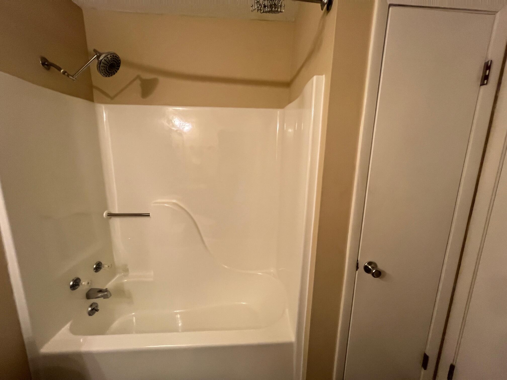 BIENVILLE SQUARE T/H - Residential Lease