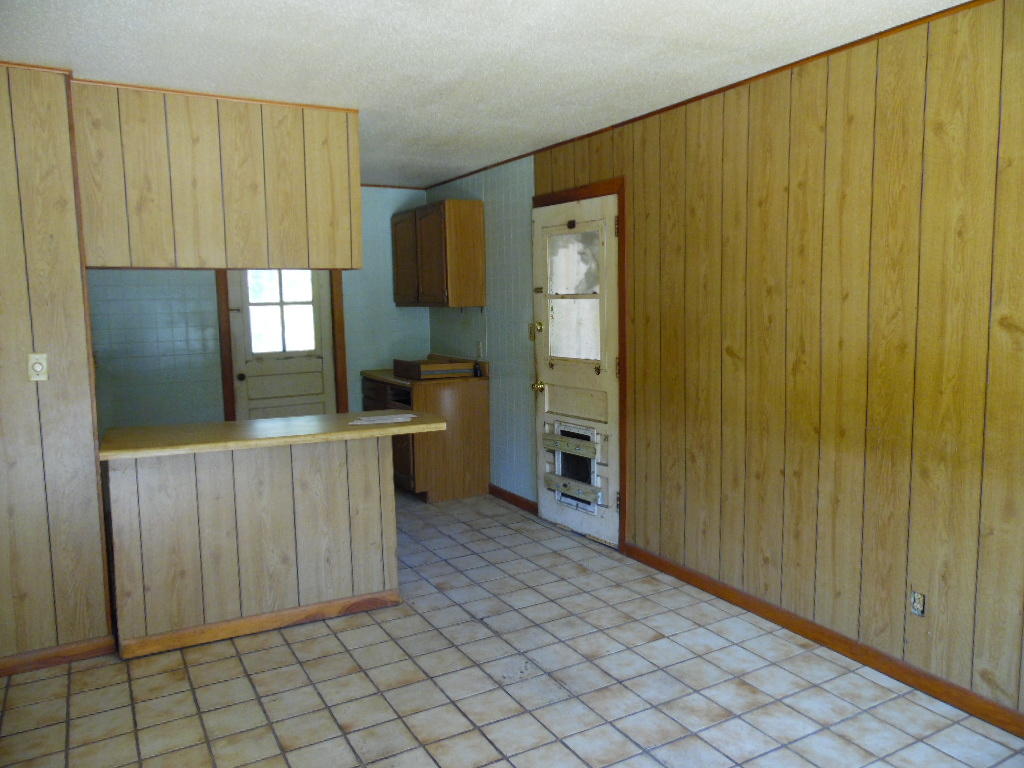 SEABREEZE ADD #3 LOT 2 BLK G - Residential