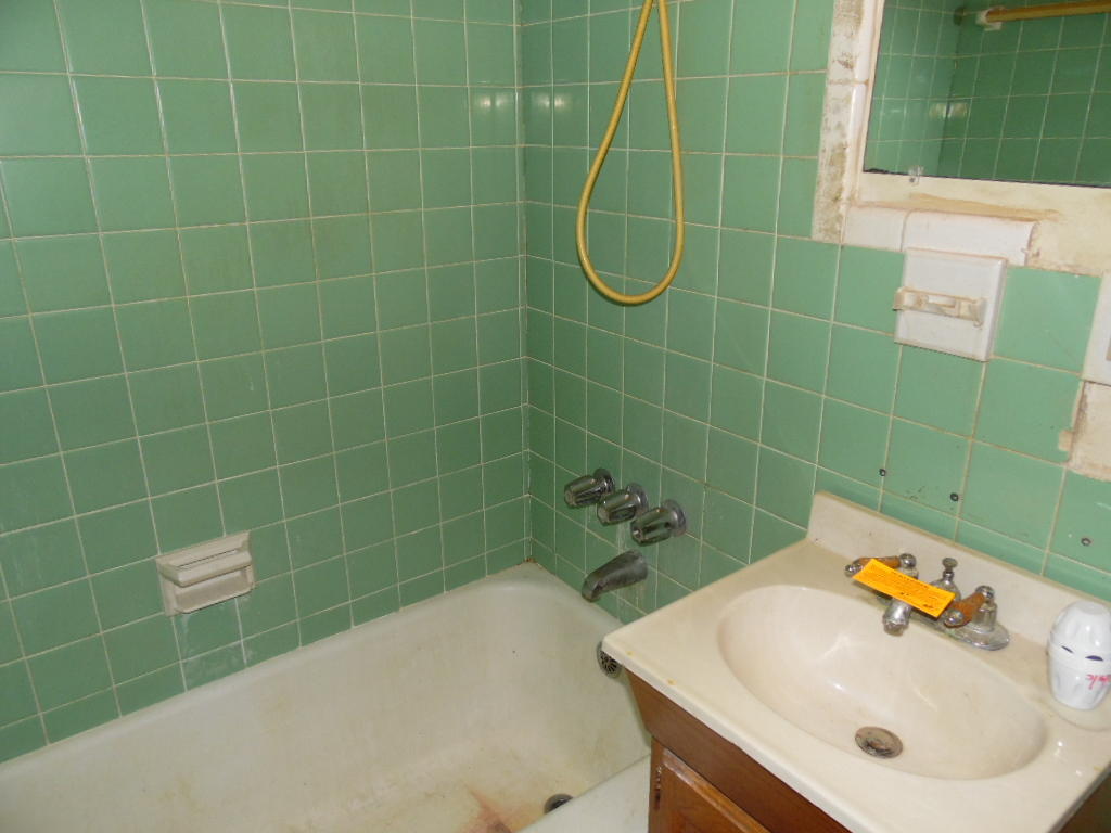 SEABREEZE ADD #3 LOT 2 BLK G - Residential