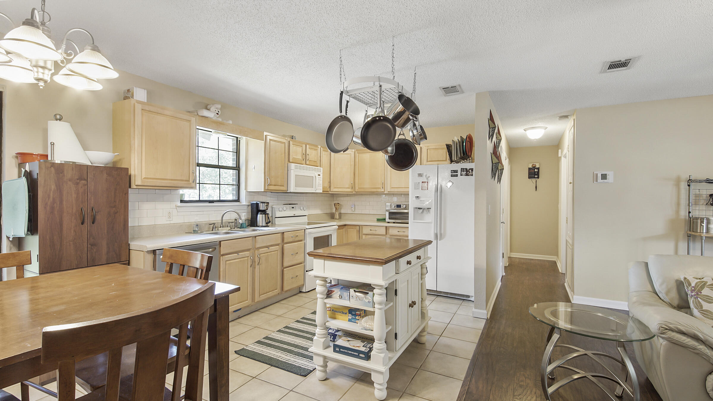 KAM AKERS S/D - Residential