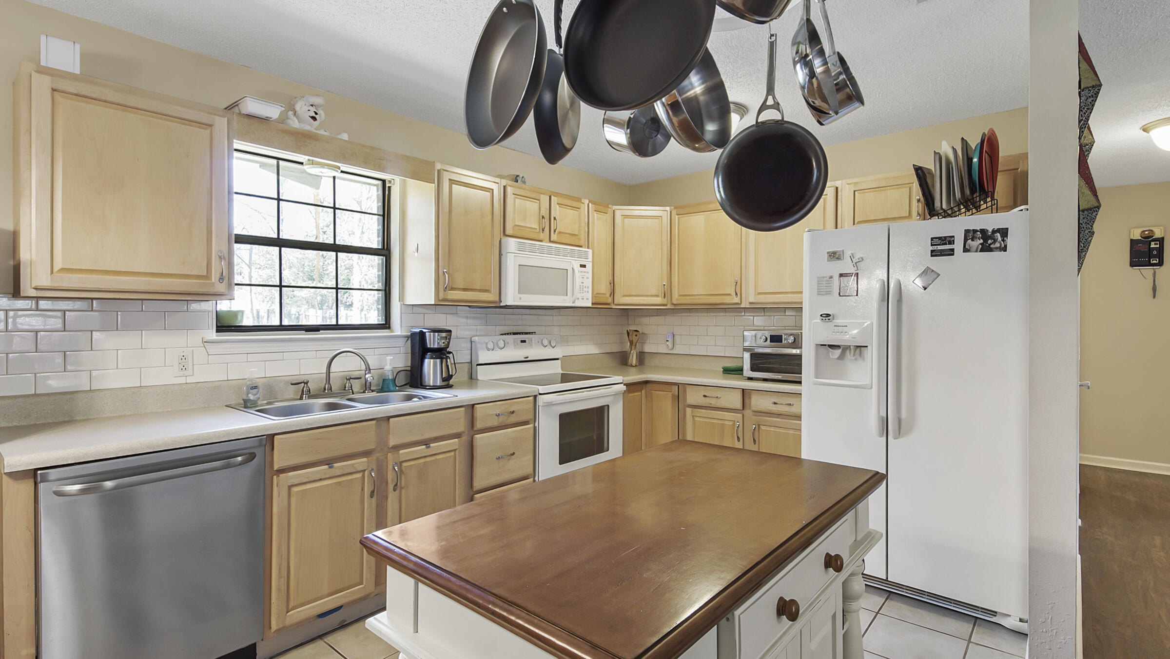 KAM AKERS S/D - Residential