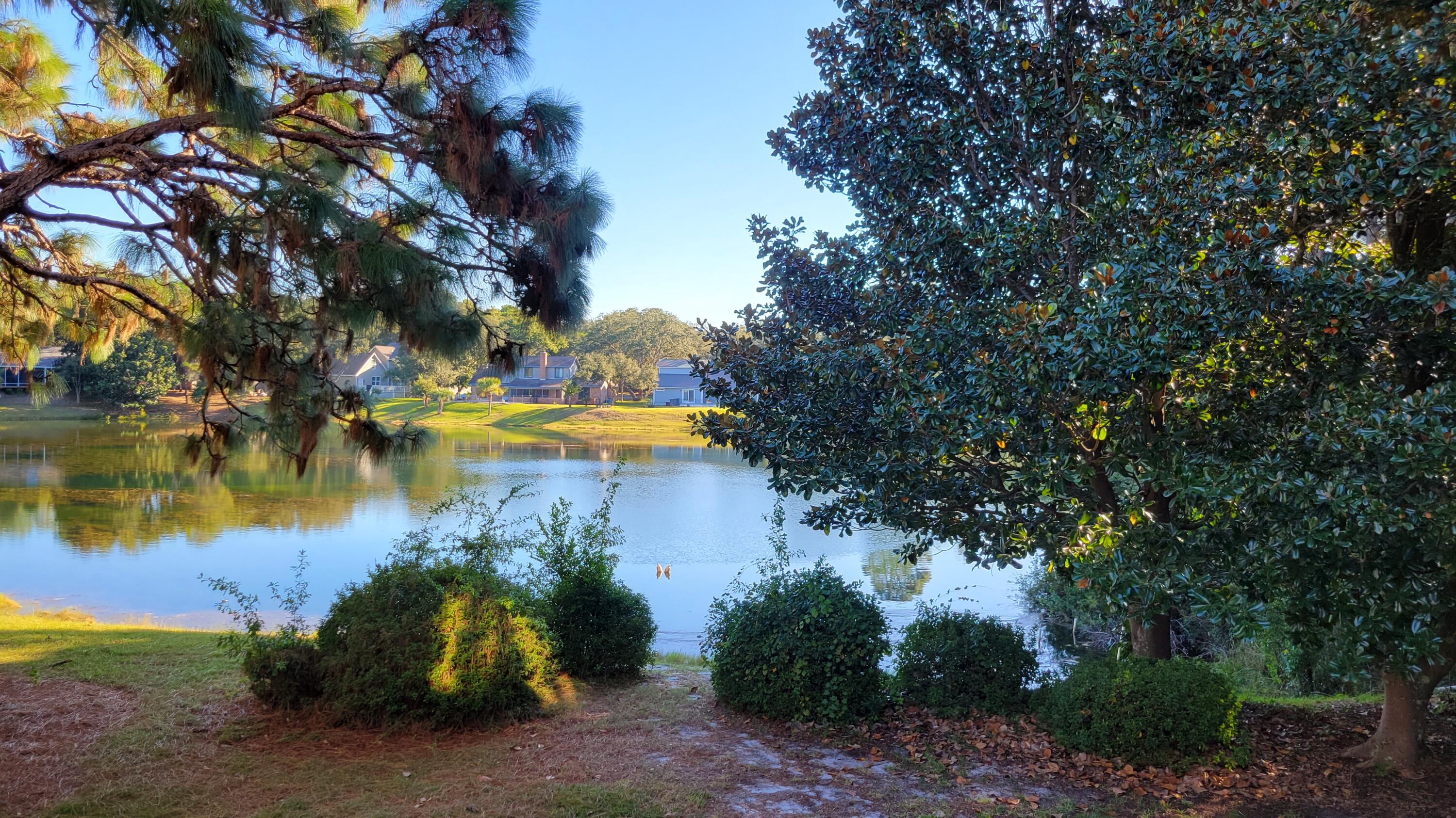 LAKESIDE CONDO AT BLUEWATER BAY - Residential