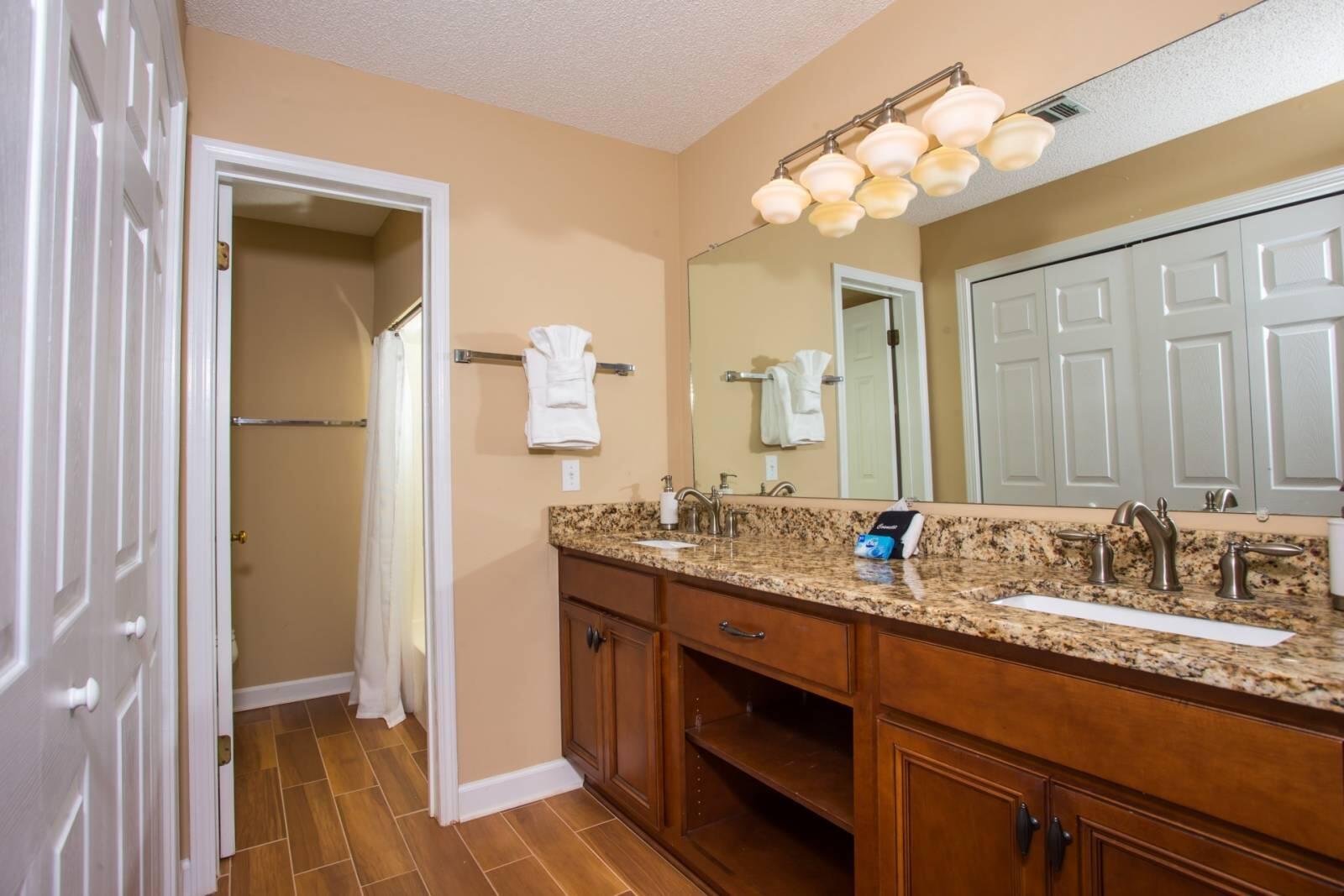 LAKESIDE CONDO AT BLUEWATER BAY - Residential