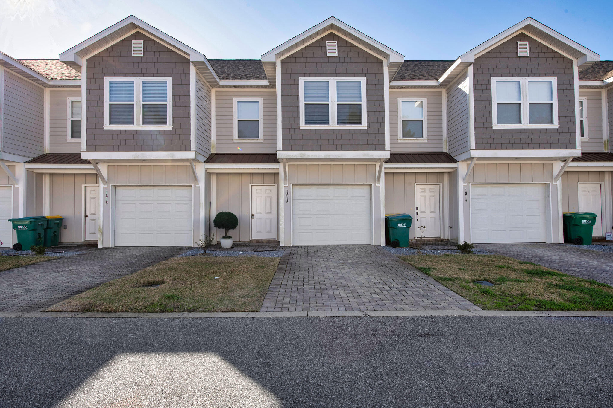 STABLE LANES - Residential