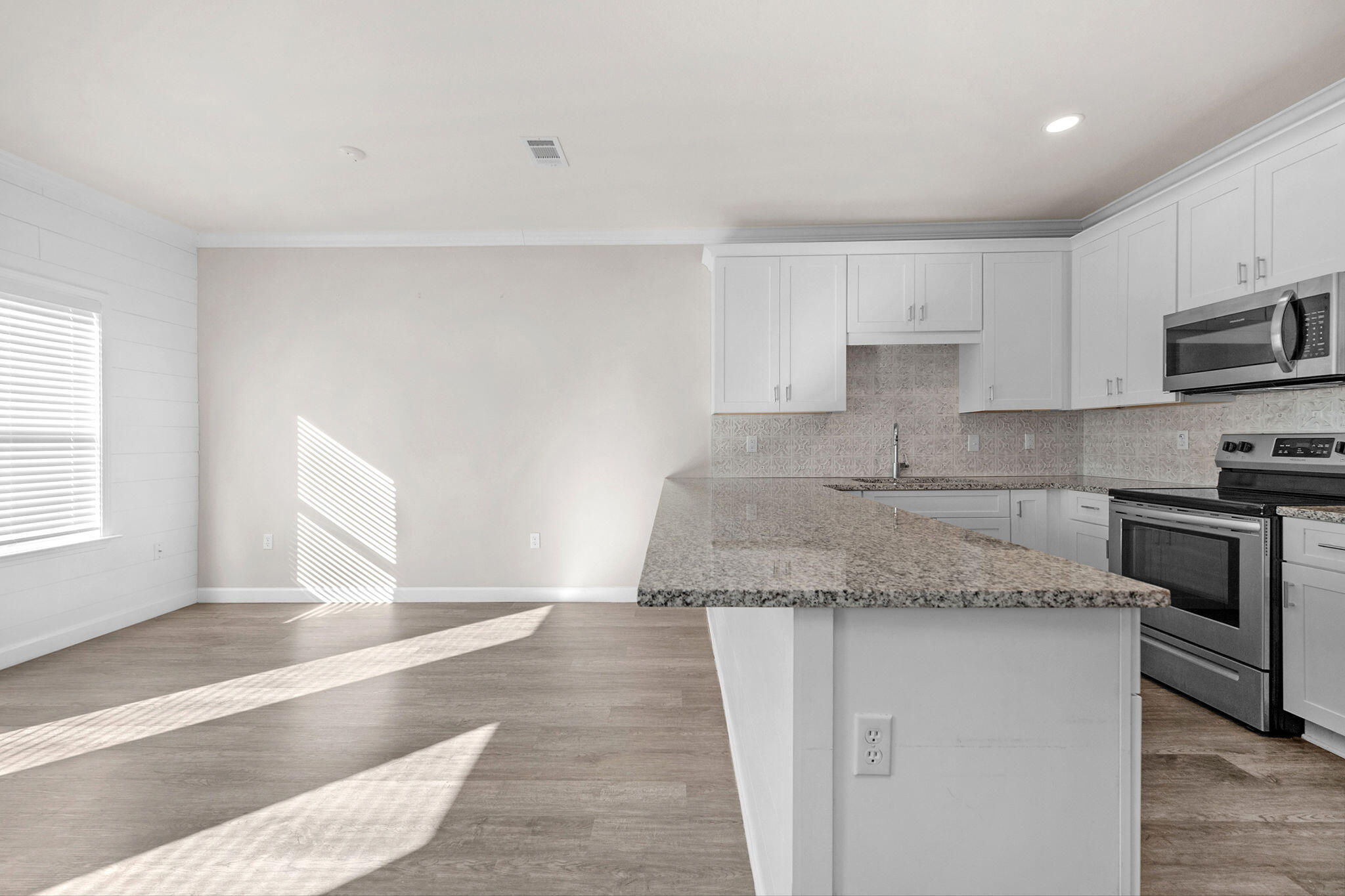 STABLE LANES - Residential