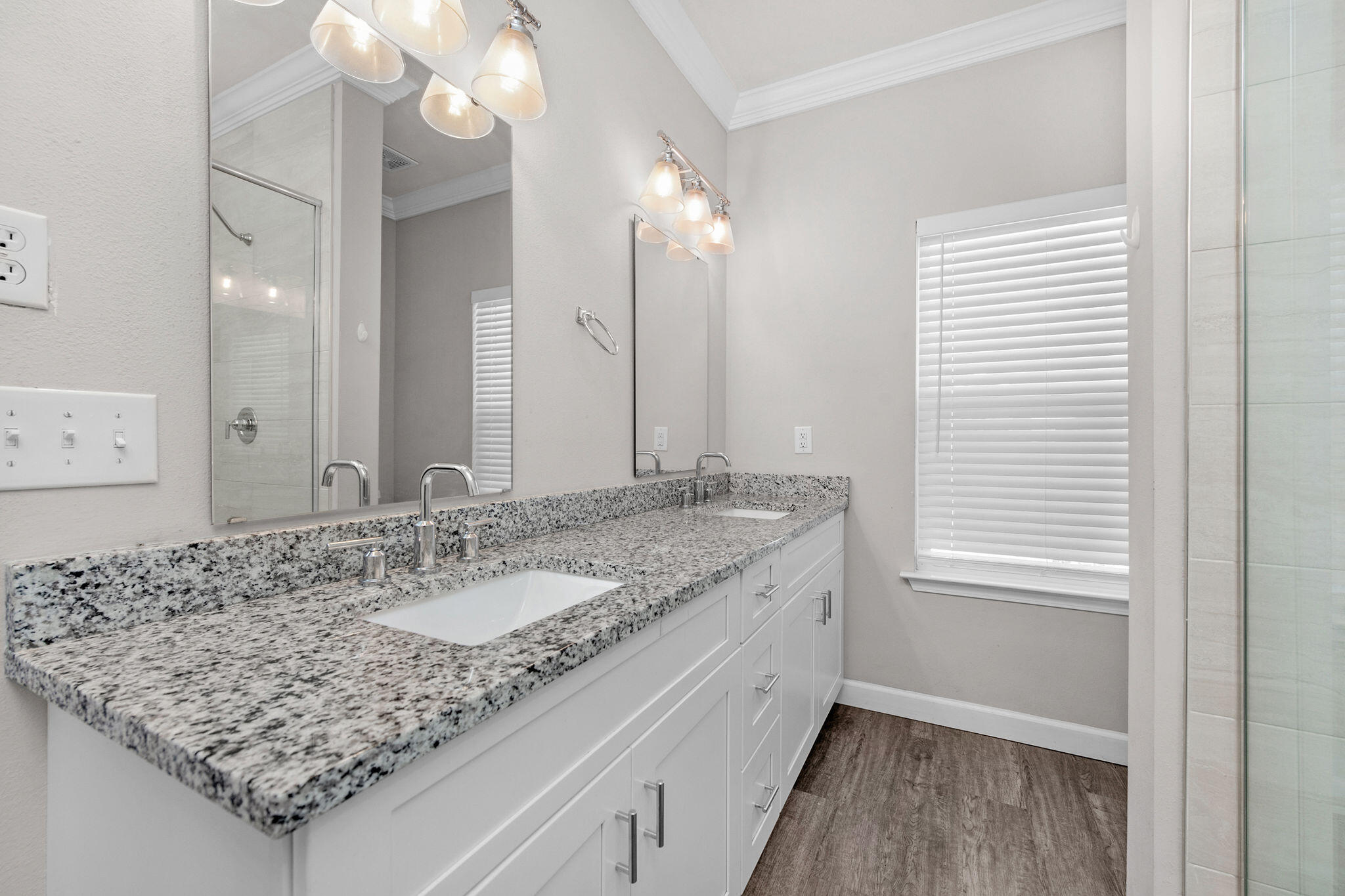 STABLE LANES - Residential