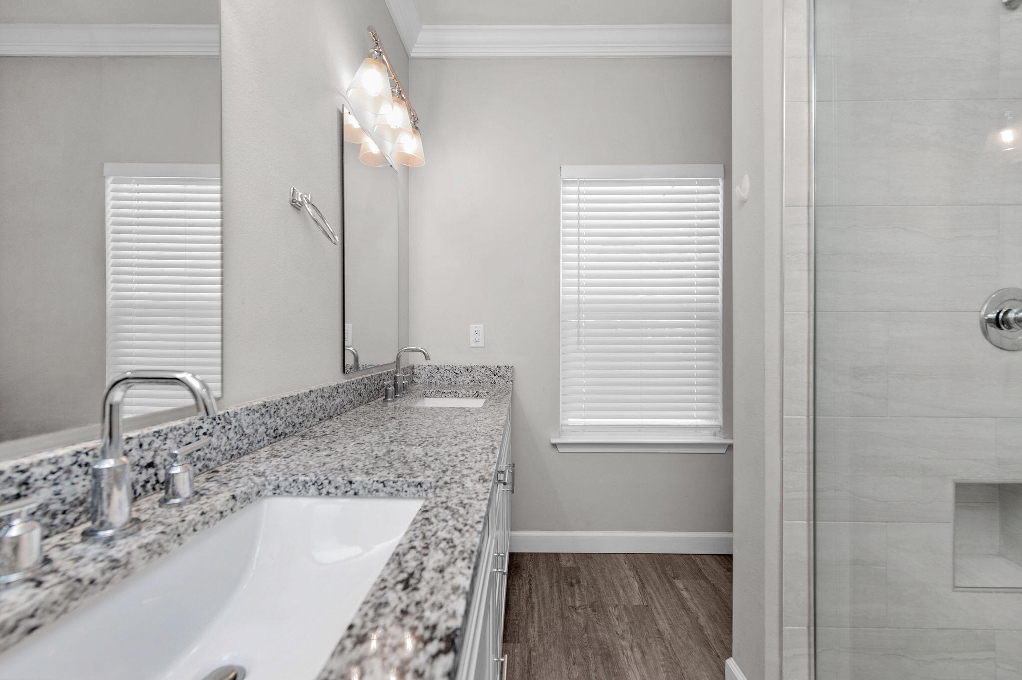 STABLE LANES - Residential