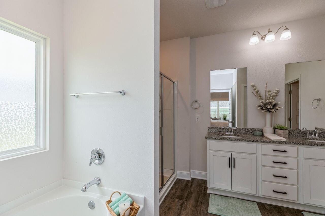 HERITAGE OAKS 1ST ADDN - Residential