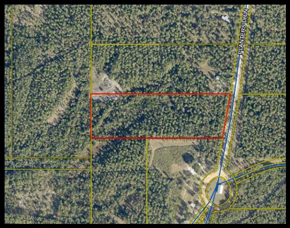 10.50 Acres of Land in Walton Plantation. No wetlands on-site per US Fish and Wildlife Wetland Map. Walton Plantation owners have access to amenities including shooting areas, hunting, ATV riding. Great parcel centrally located and only 40 minutes from destin.