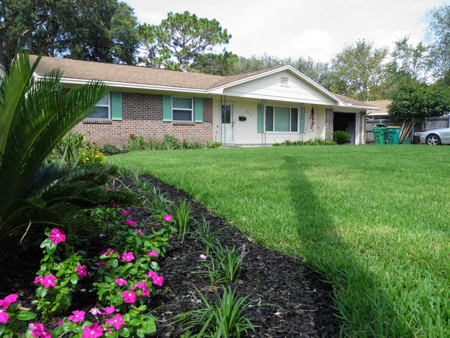 Renovated 3BR/2BA POOL Home with beautiful Florida room overlooking pool and 1 car garage - fully tiled throughout.  LANDSCAPE MAINTENANCE is included with rent. Friendly, walking/jogging neighborhood. Open Floor Plan.  Neutral paint colors through out.  Master BR has en-suite bathroom with fabulous walk-in shower, granite, double vanity and furniture grade cabinetry.No Smoking. No Vaping,. No animals.No more than 2 room mates at published lease rate.Final security deposit and lease payment subject to review of lease application.Viewing by appointment only.Cleanup an final painting underway!