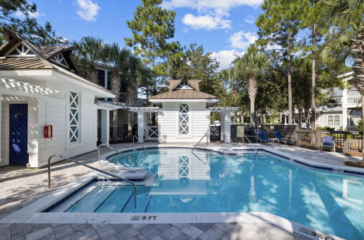 COTTAGES AT EASTERN LAKE - Residential