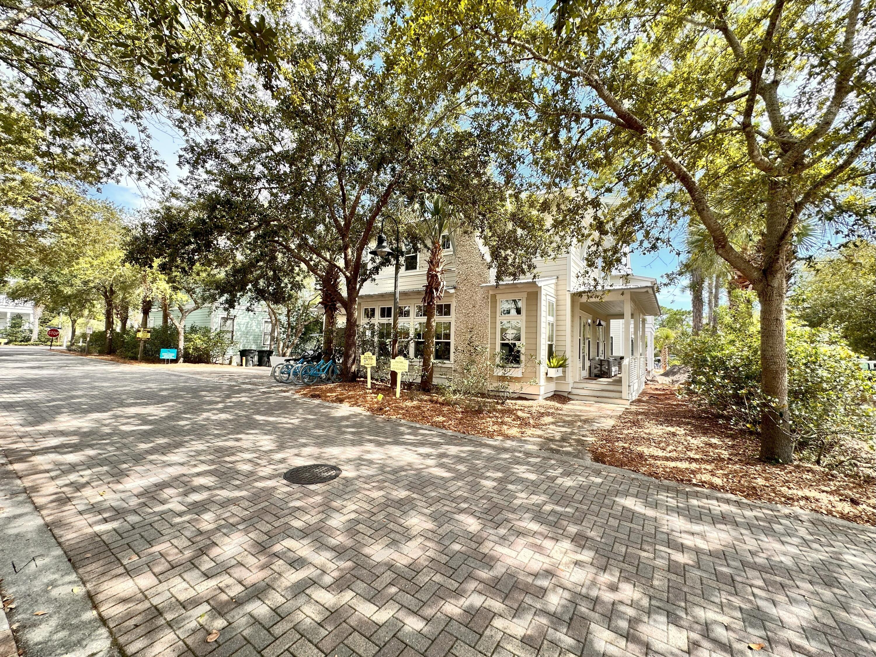 COTTAGES AT EASTERN LAKE - Residential