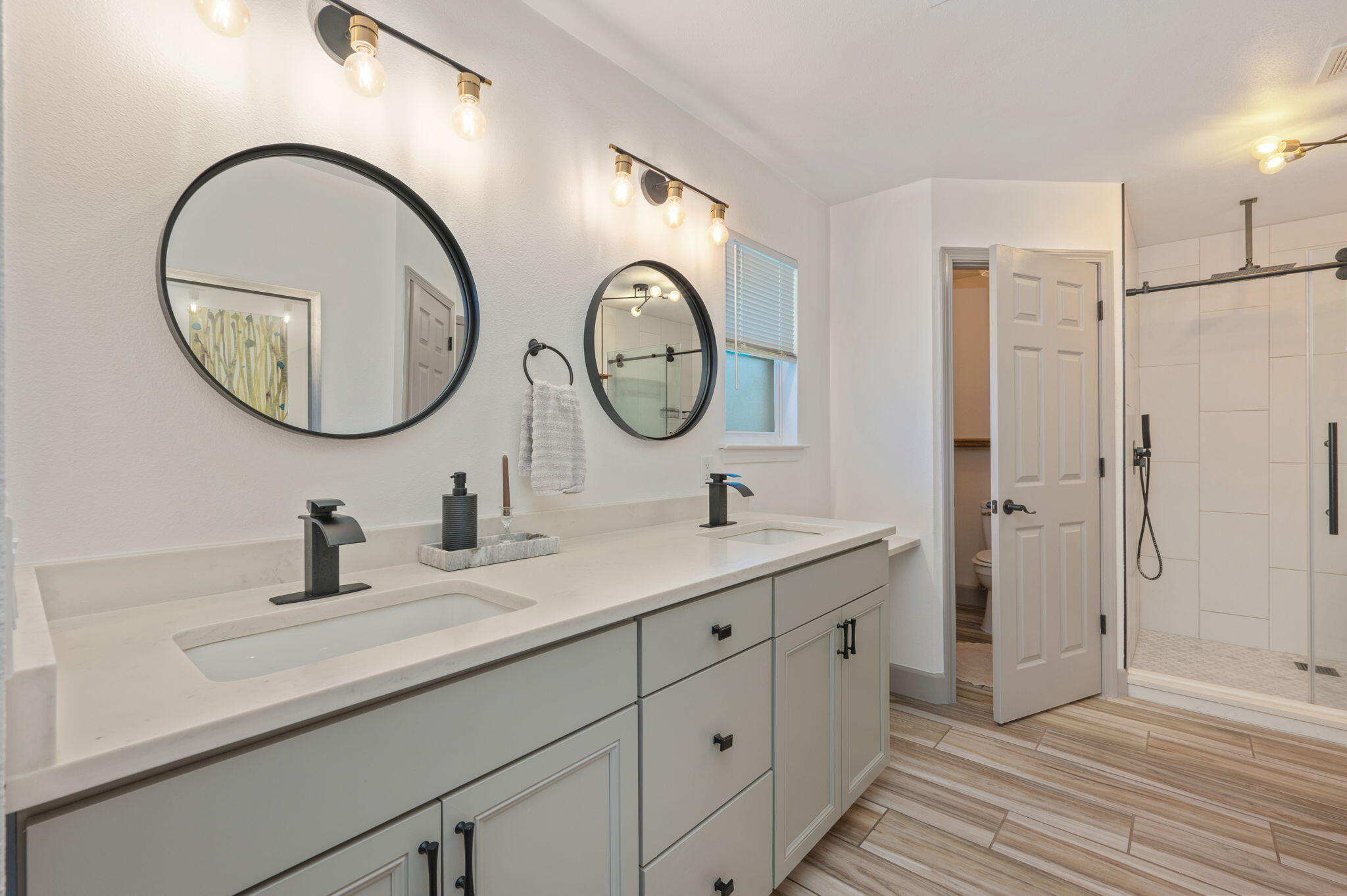 HOLLEY BY THE SEA - Residential