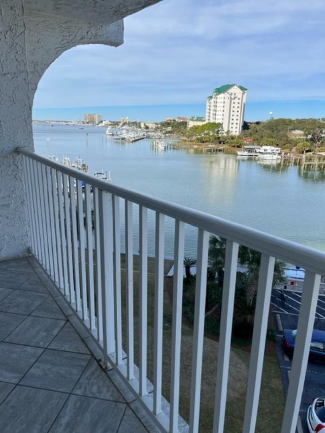 DOLPHIN POINT CONDO - Residential Lease