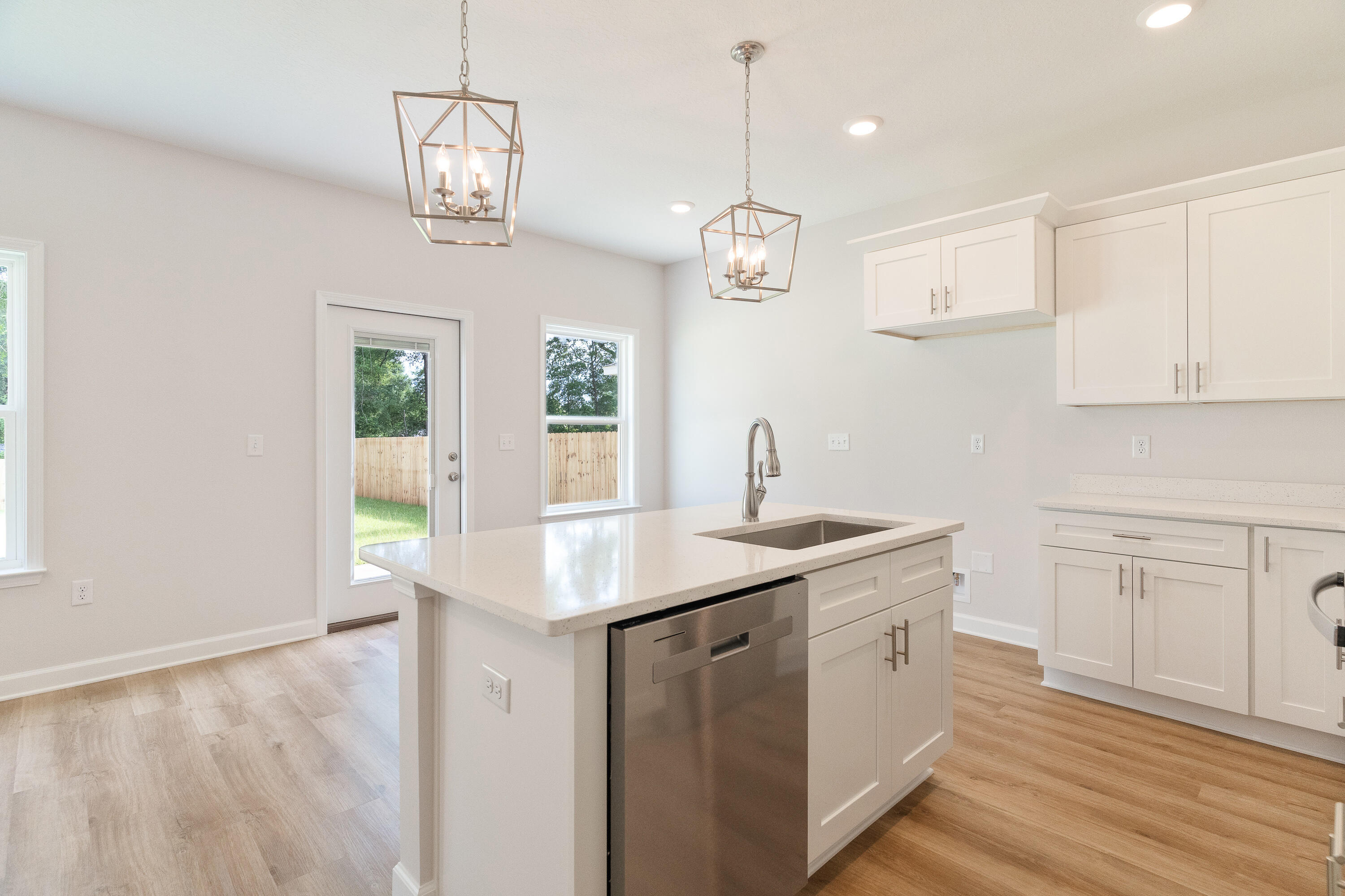 MORRIS ADDN TO CRESTVIEW - Residential