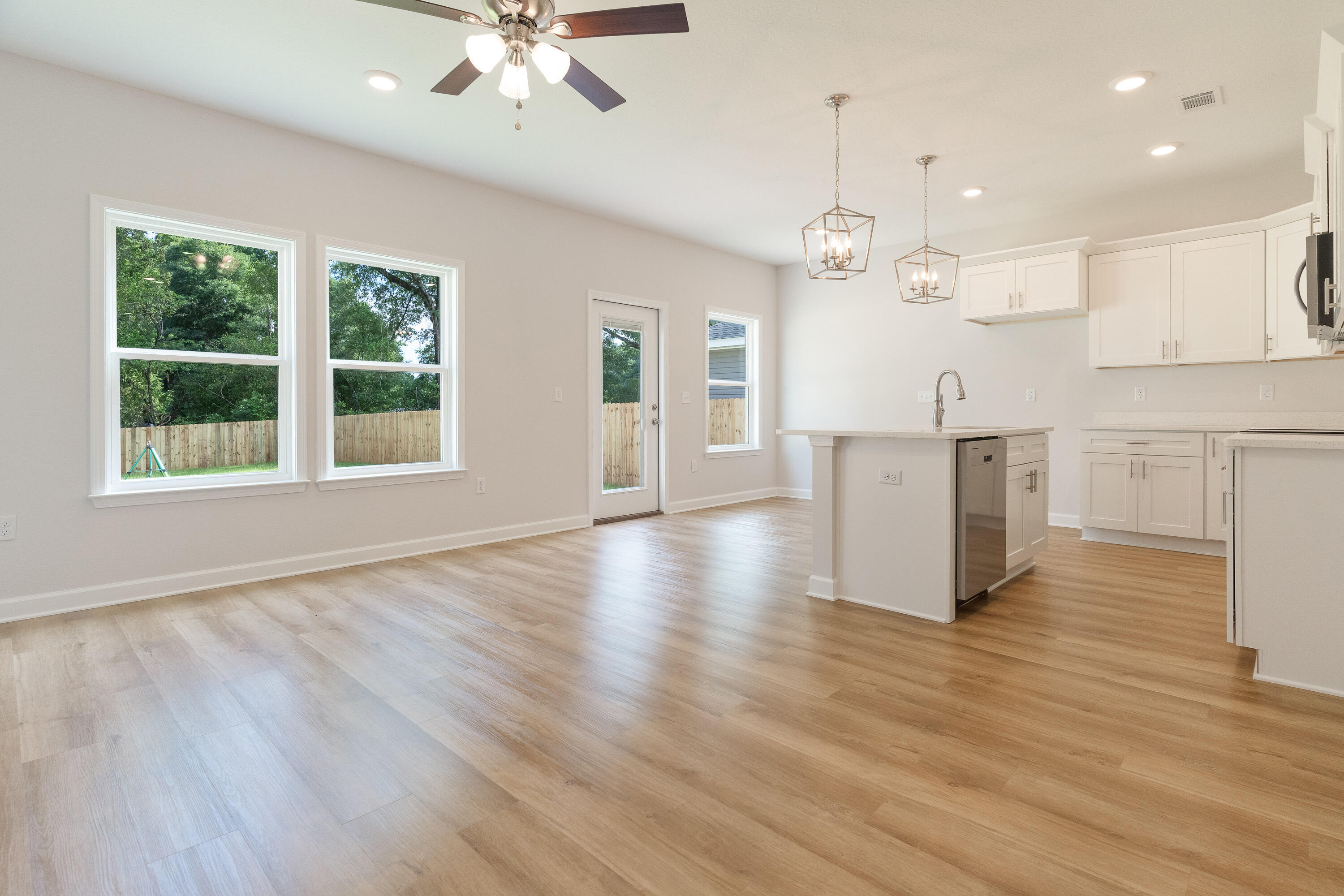 MORRIS ADDN TO CRESTVIEW - Residential