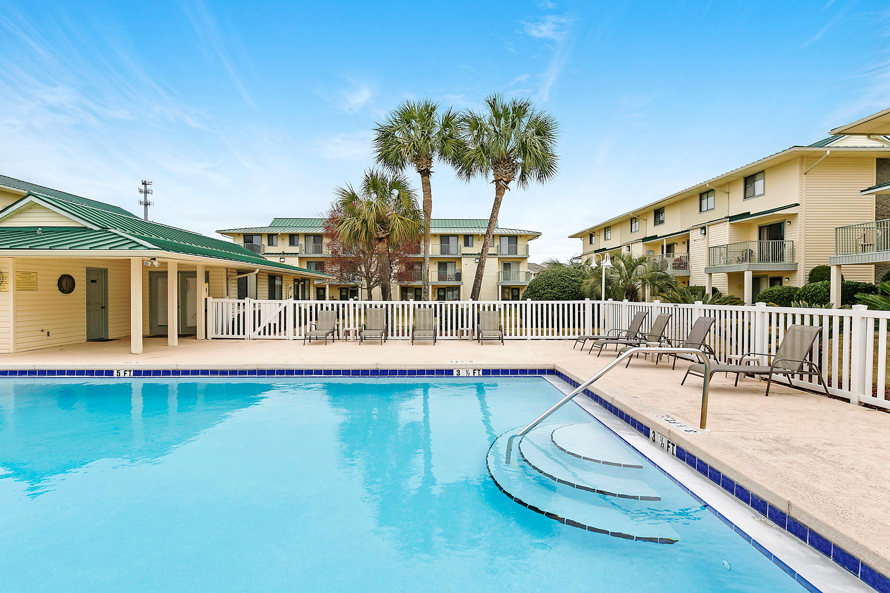 SANDPRINTS CONDO - Residential