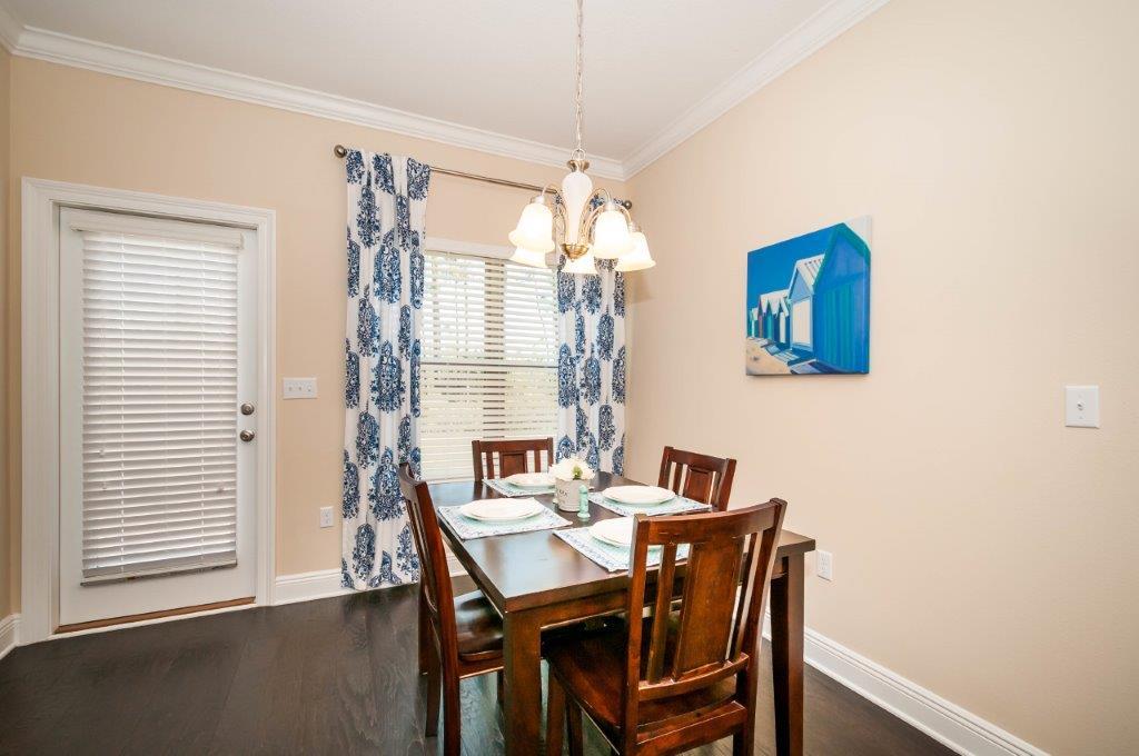 WHISPERING LAKE - Residential