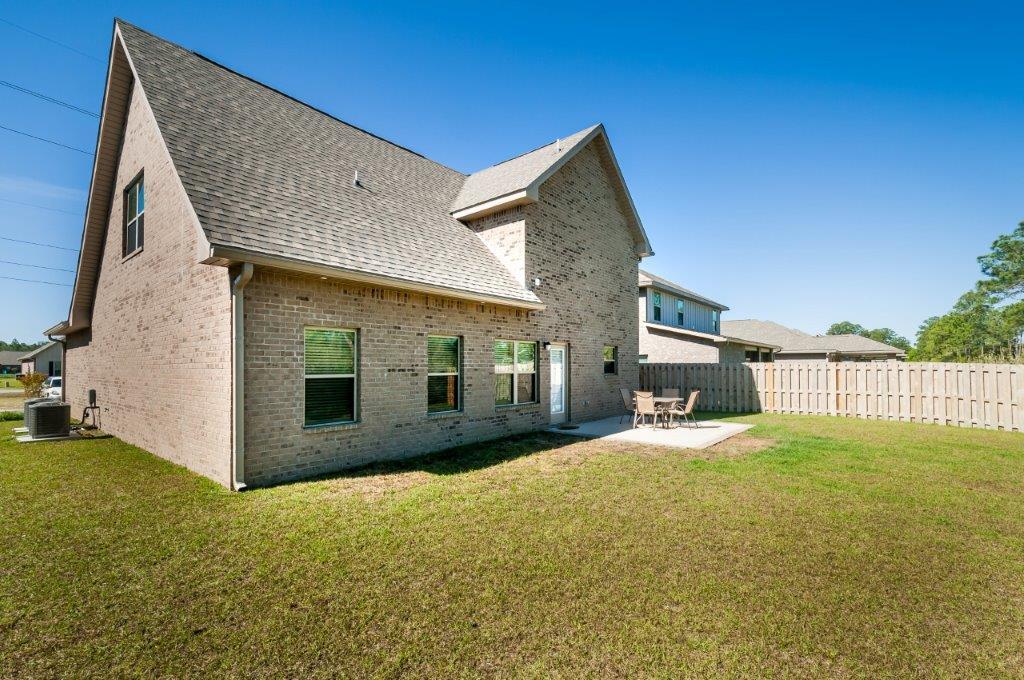 WHISPERING LAKE - Residential