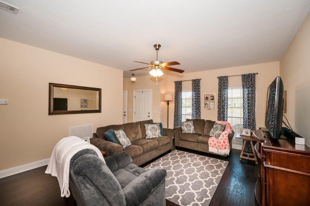 WHISPERING LAKE - Residential