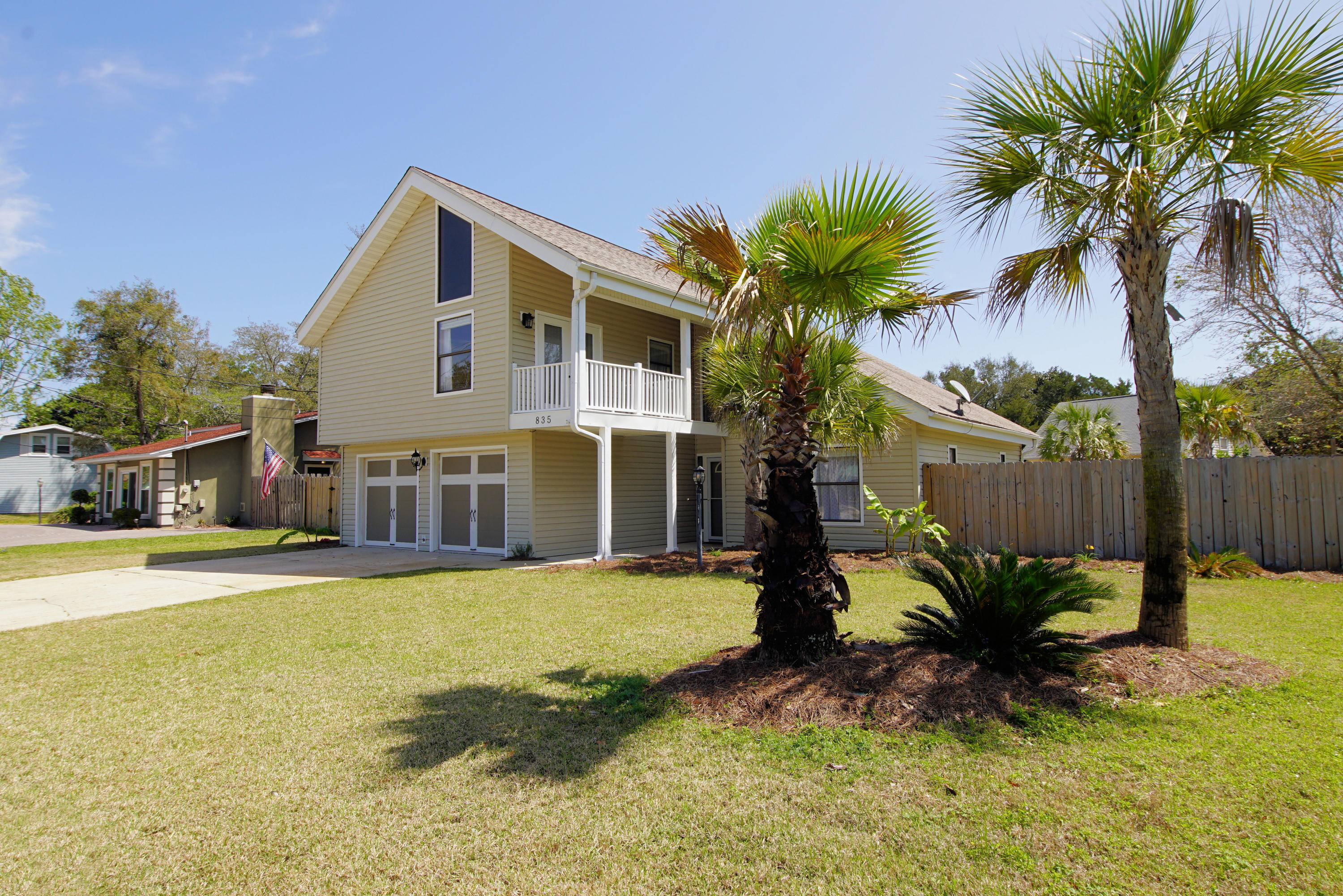 LAKESIDE VILLAGE - Residential