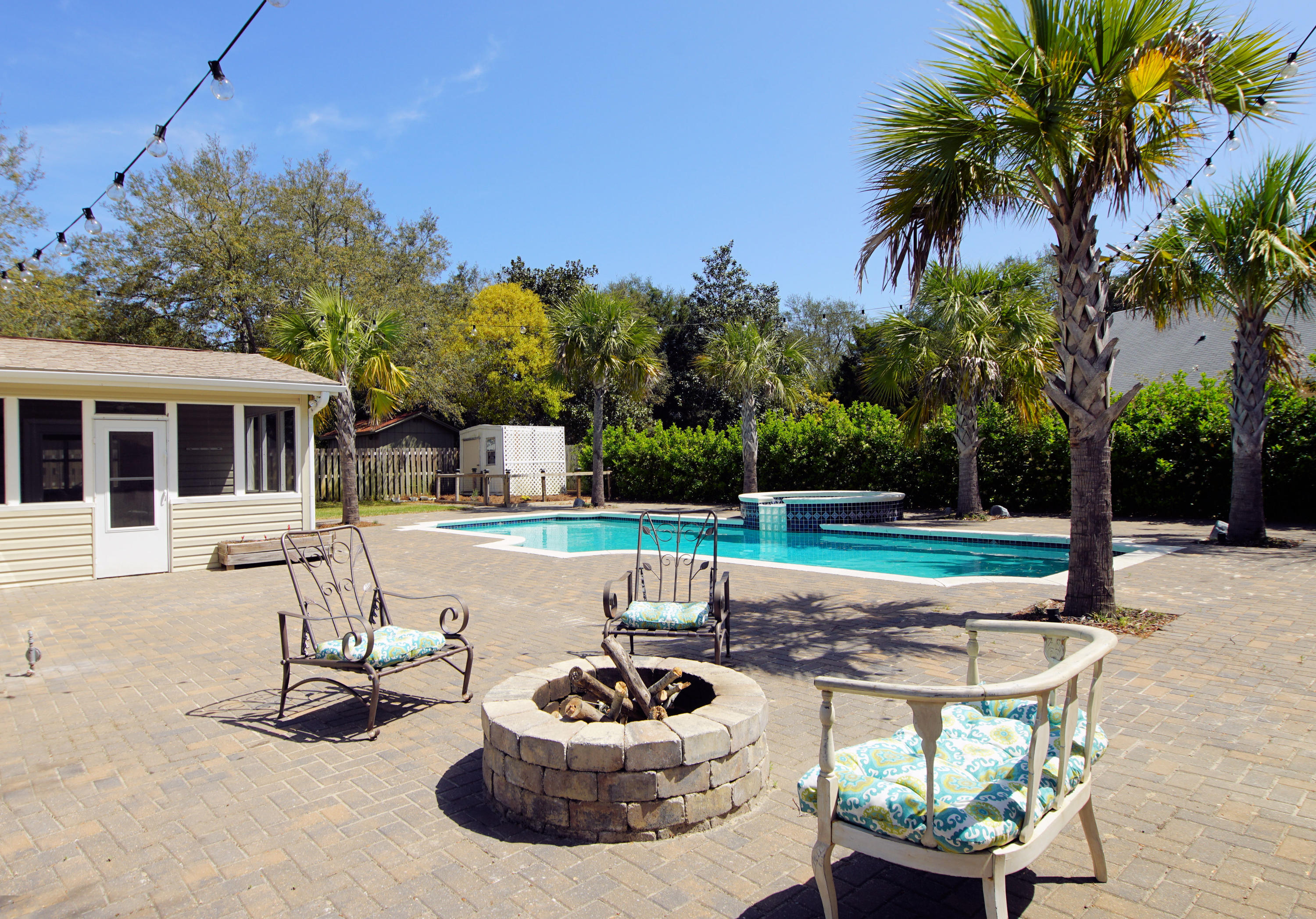 LAKESIDE VILLAGE - Residential