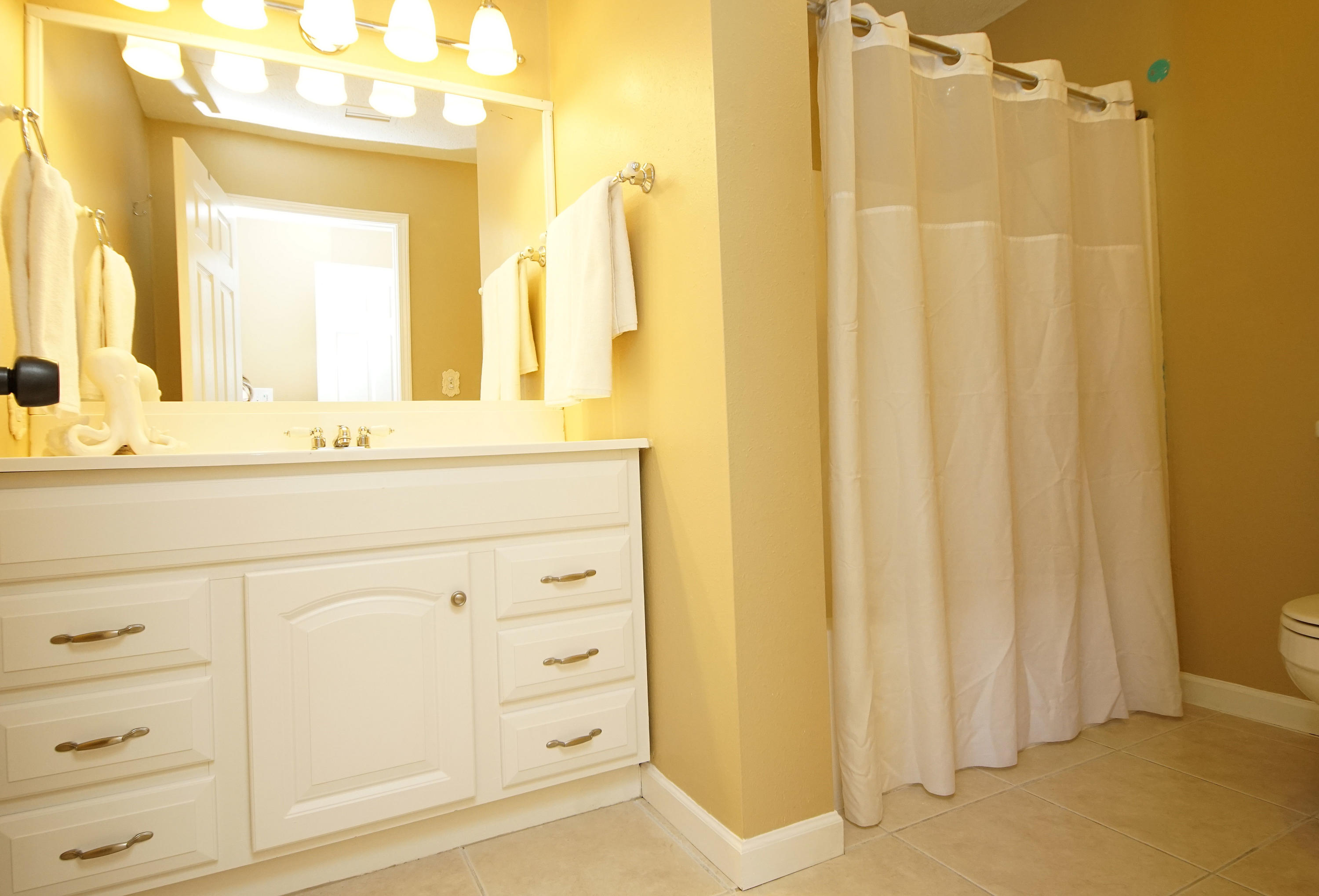 LAKESIDE VILLAGE - Residential